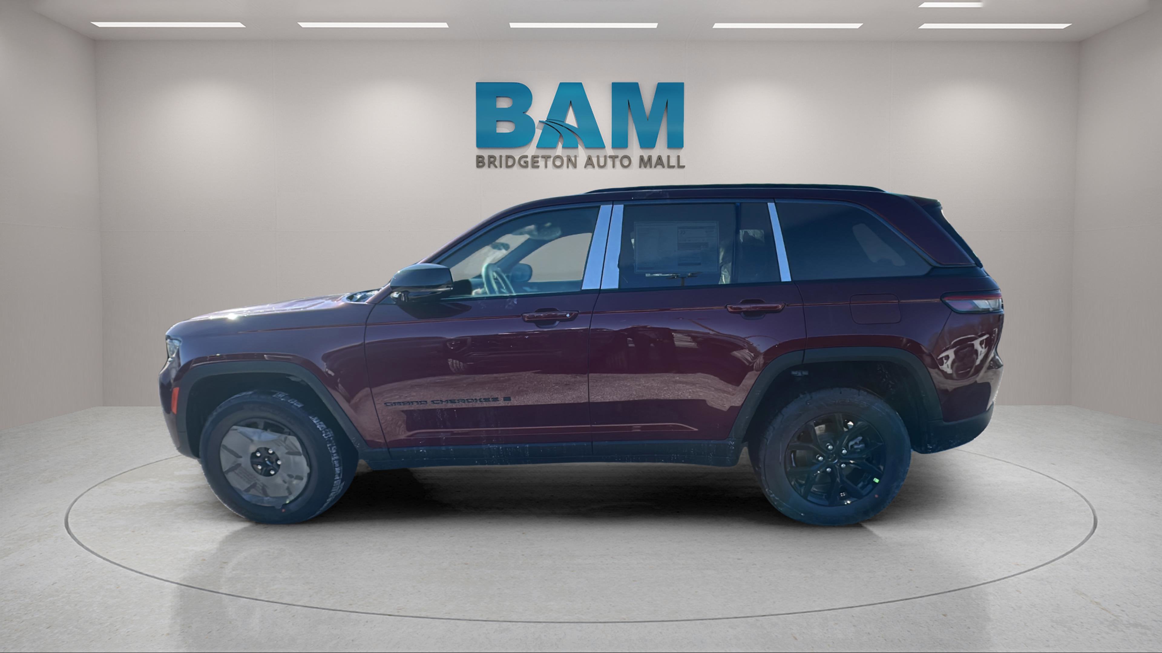 2026 Jeep Grand Cherokee Laredo Altitude