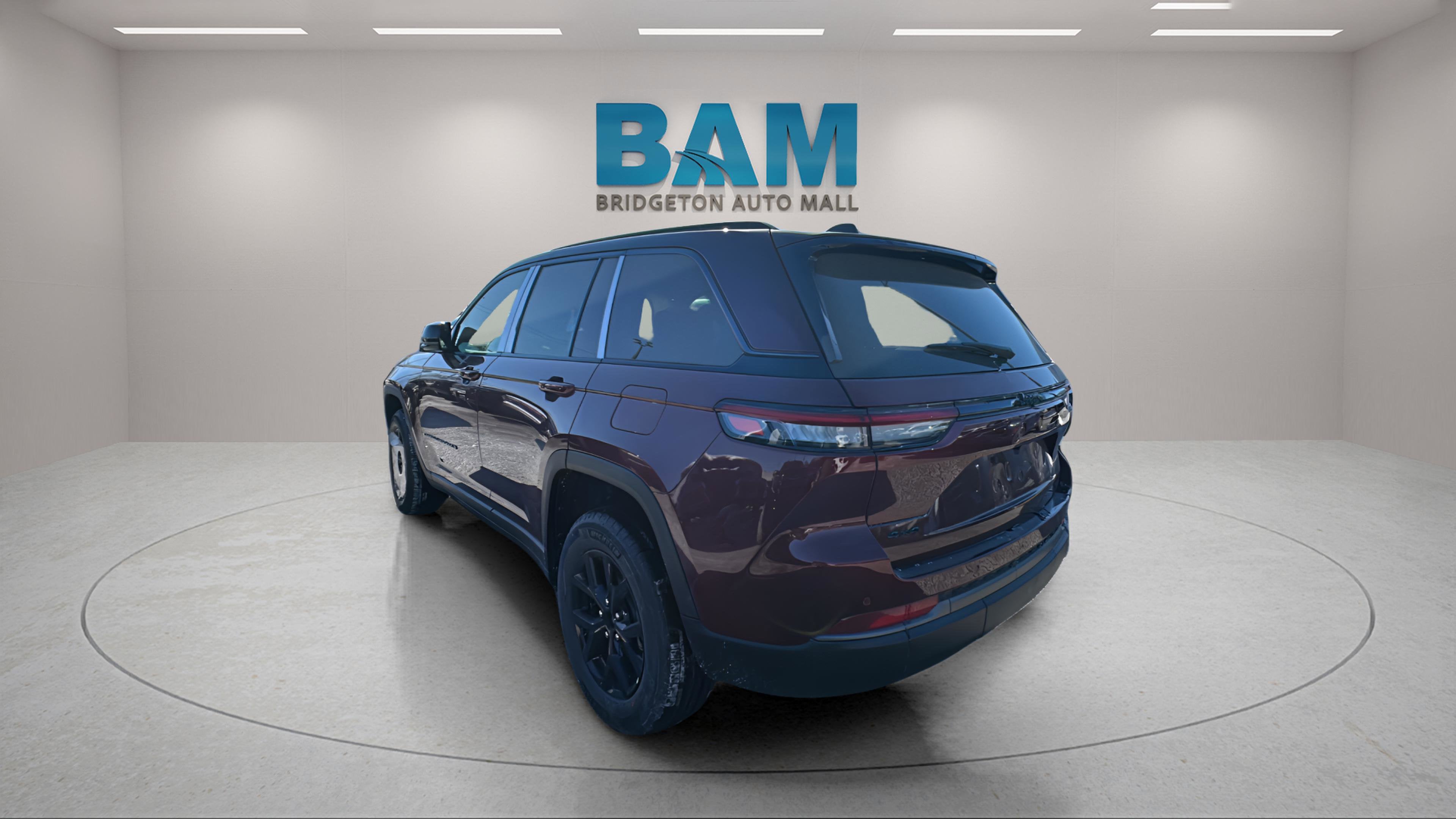 2026 Jeep Grand Cherokee Laredo Altitude