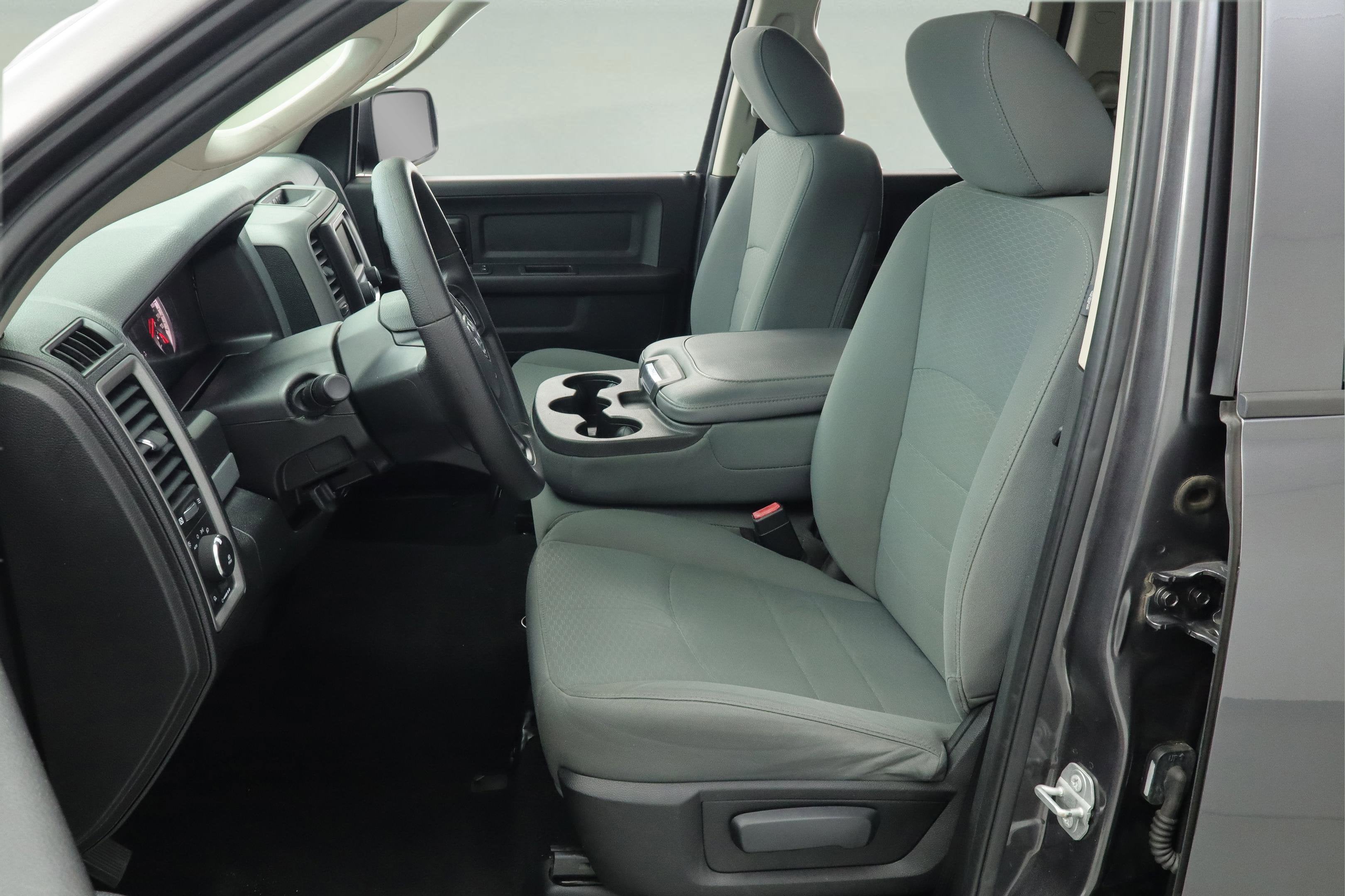 2017 RAM 1500 Express Quad Cab 4x4 6'4' Box