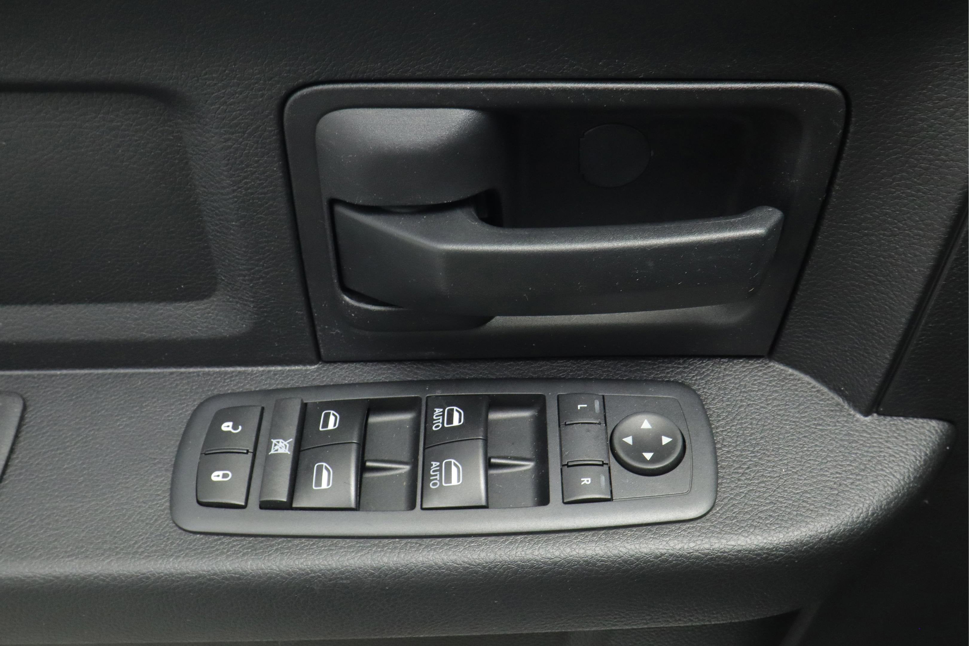 2017 RAM 1500 Express Quad Cab 4x4 6'4' Box