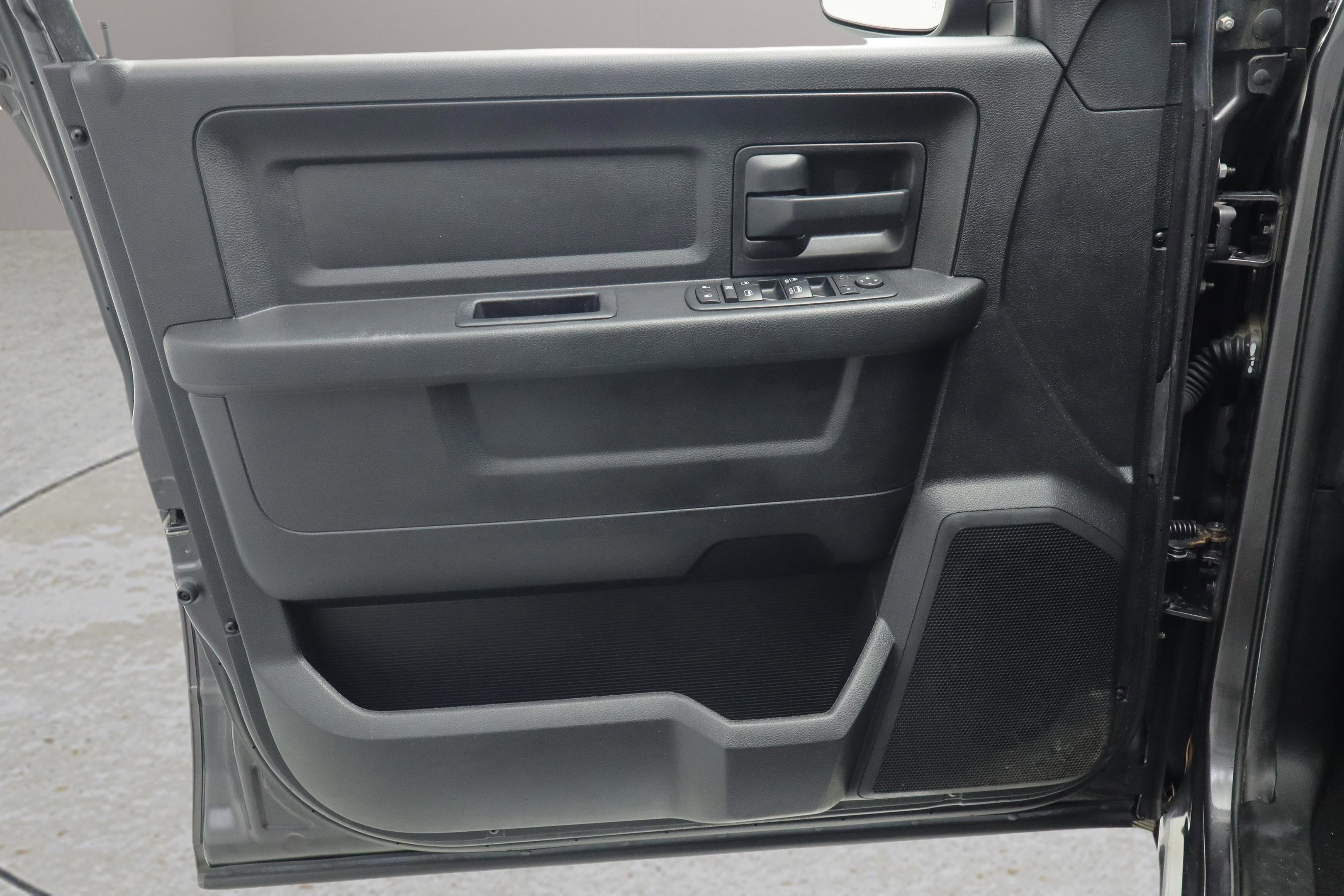 2017 RAM 1500 Express Quad Cab 4x4 6'4' Box