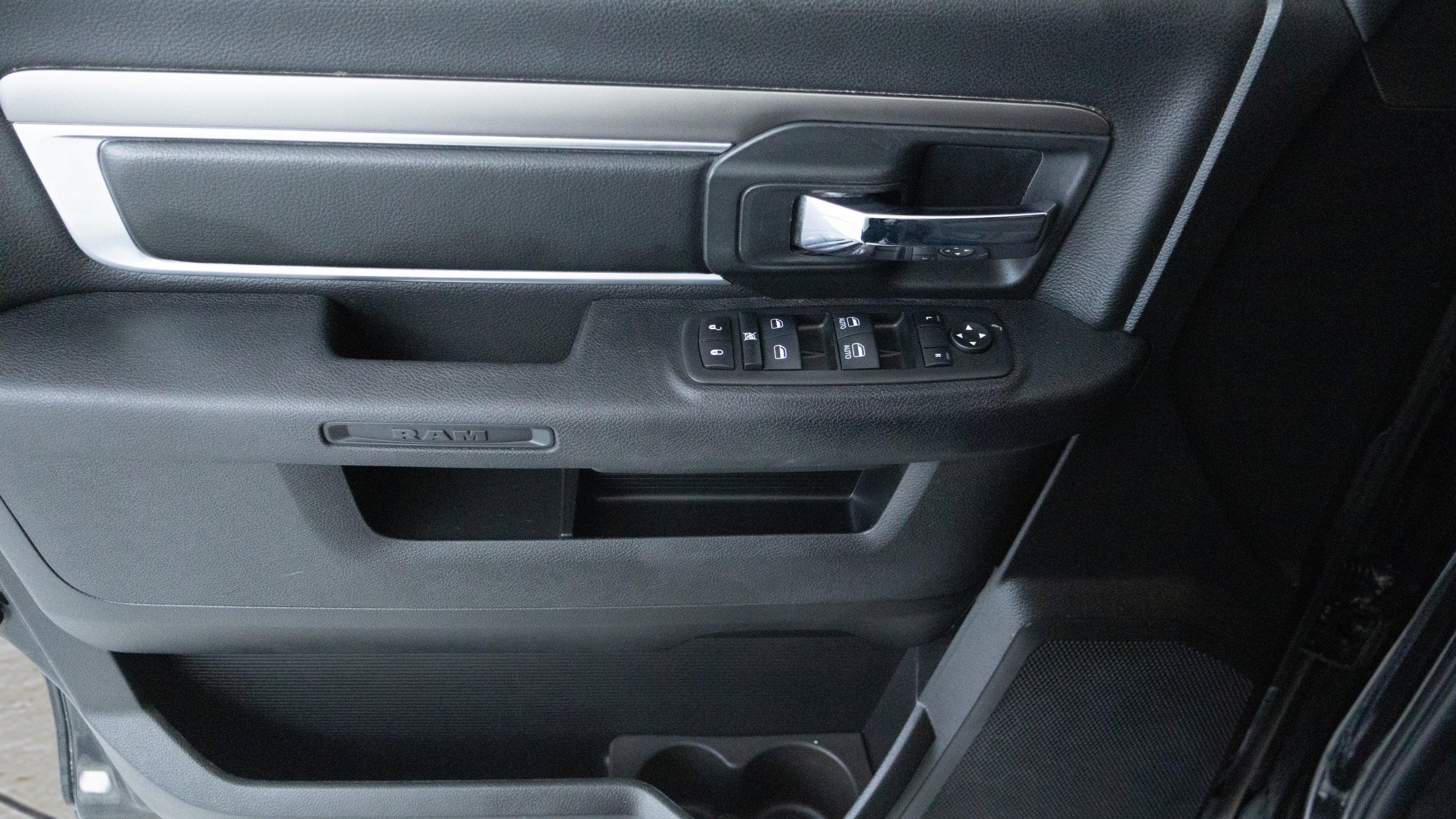 2024 RAM 1500 Classic Warlock Crew Cab 4x4 5'7' Box