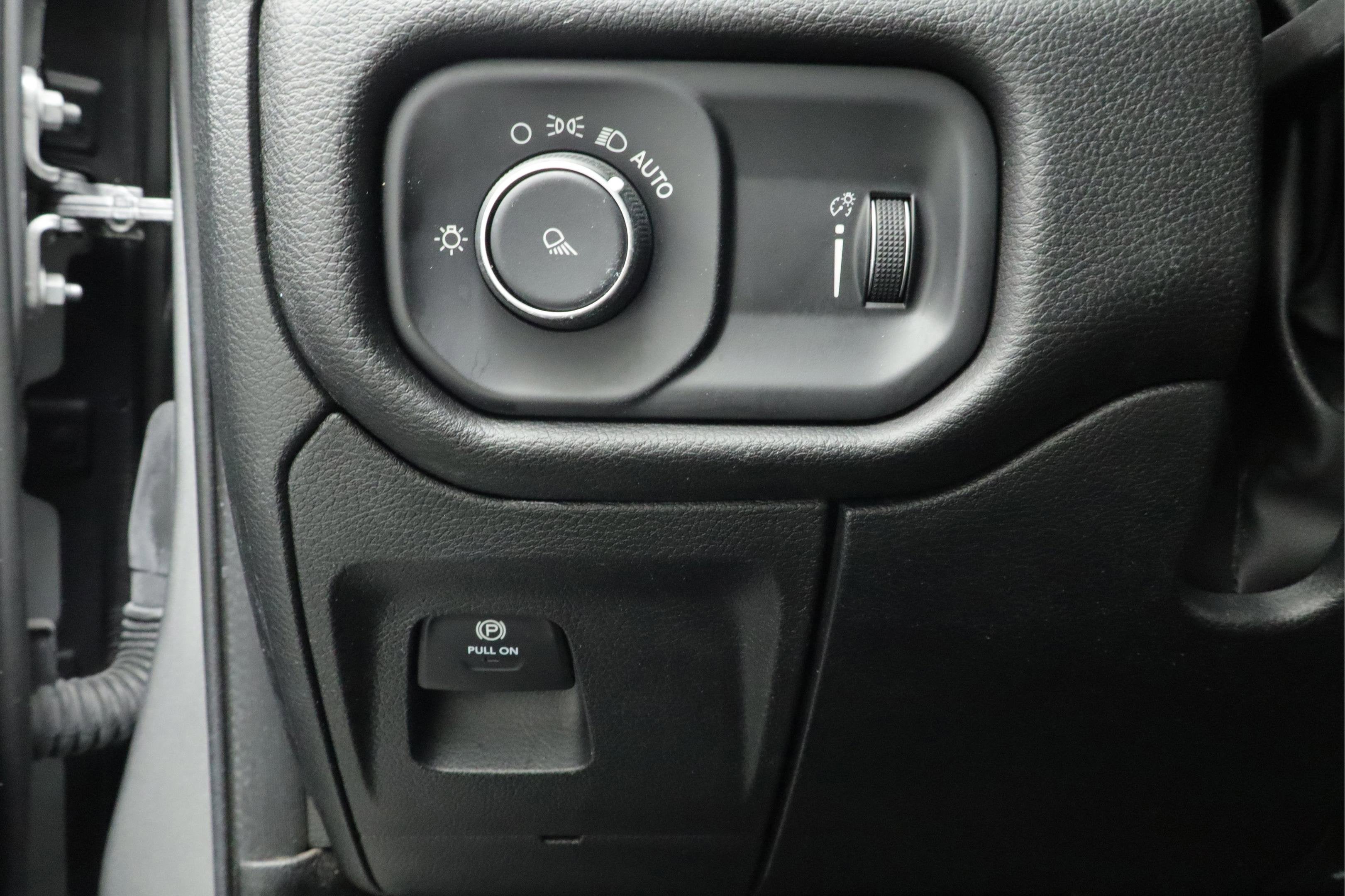 2024 RAM 1500 Laramie Crew Cab 4x2 5'7' Box