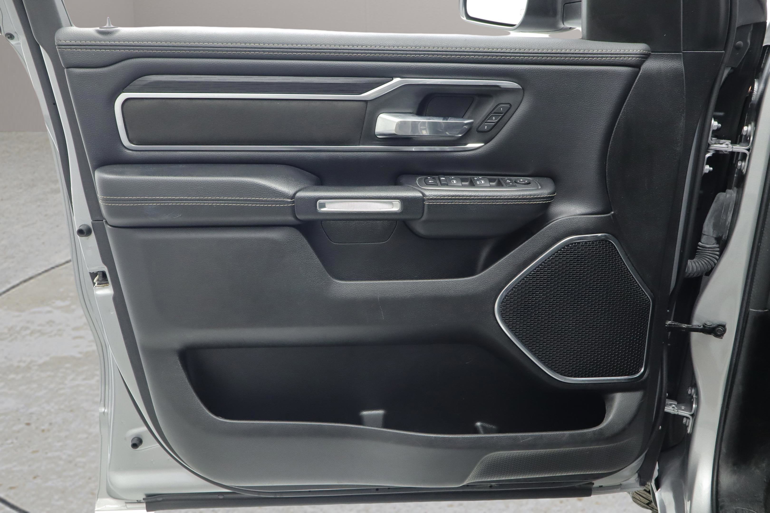 2024 RAM 1500 Laramie Crew Cab 4x2 5'7' Box