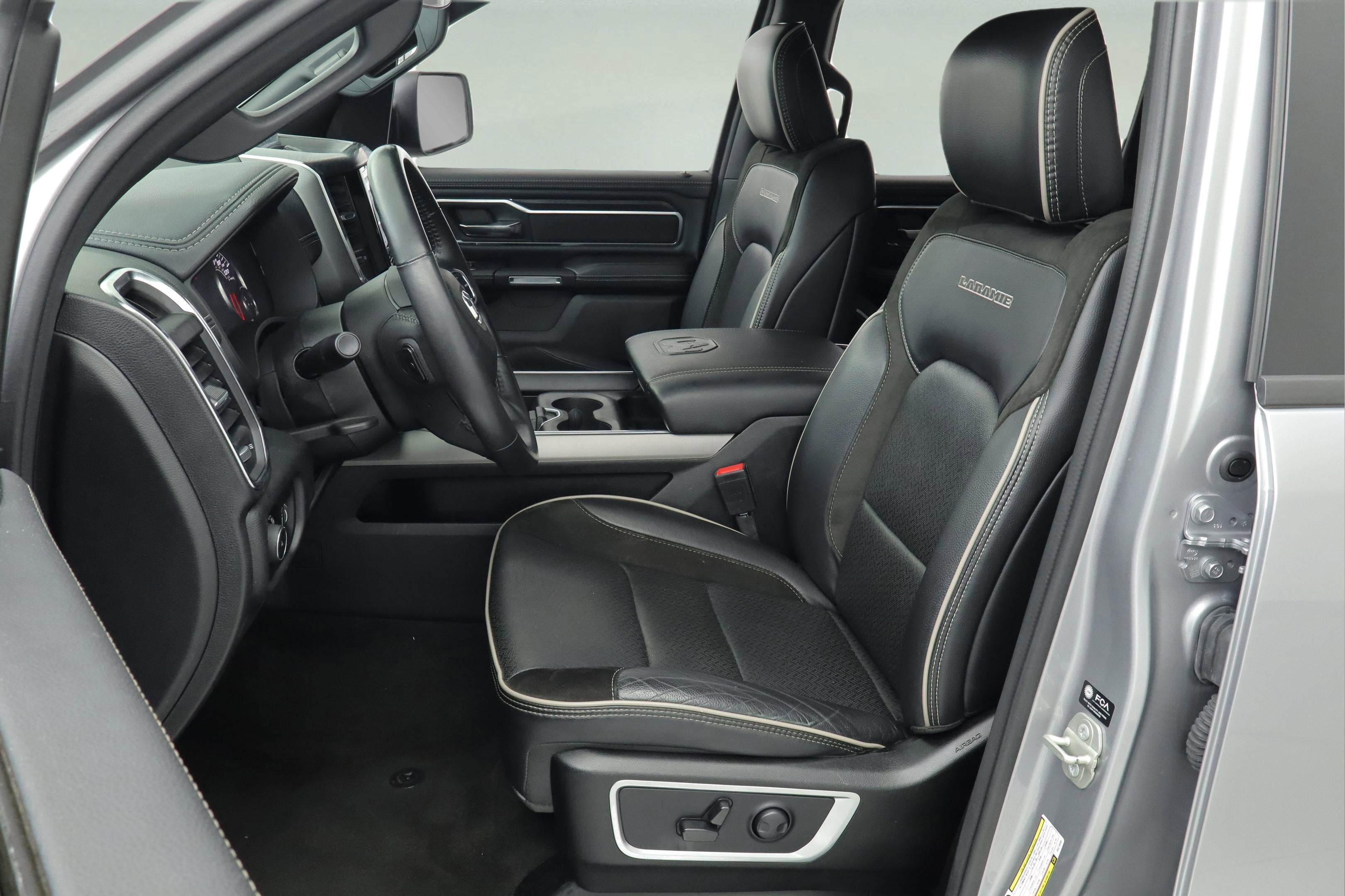 2024 RAM 1500 Laramie Crew Cab 4x2 5'7' Box