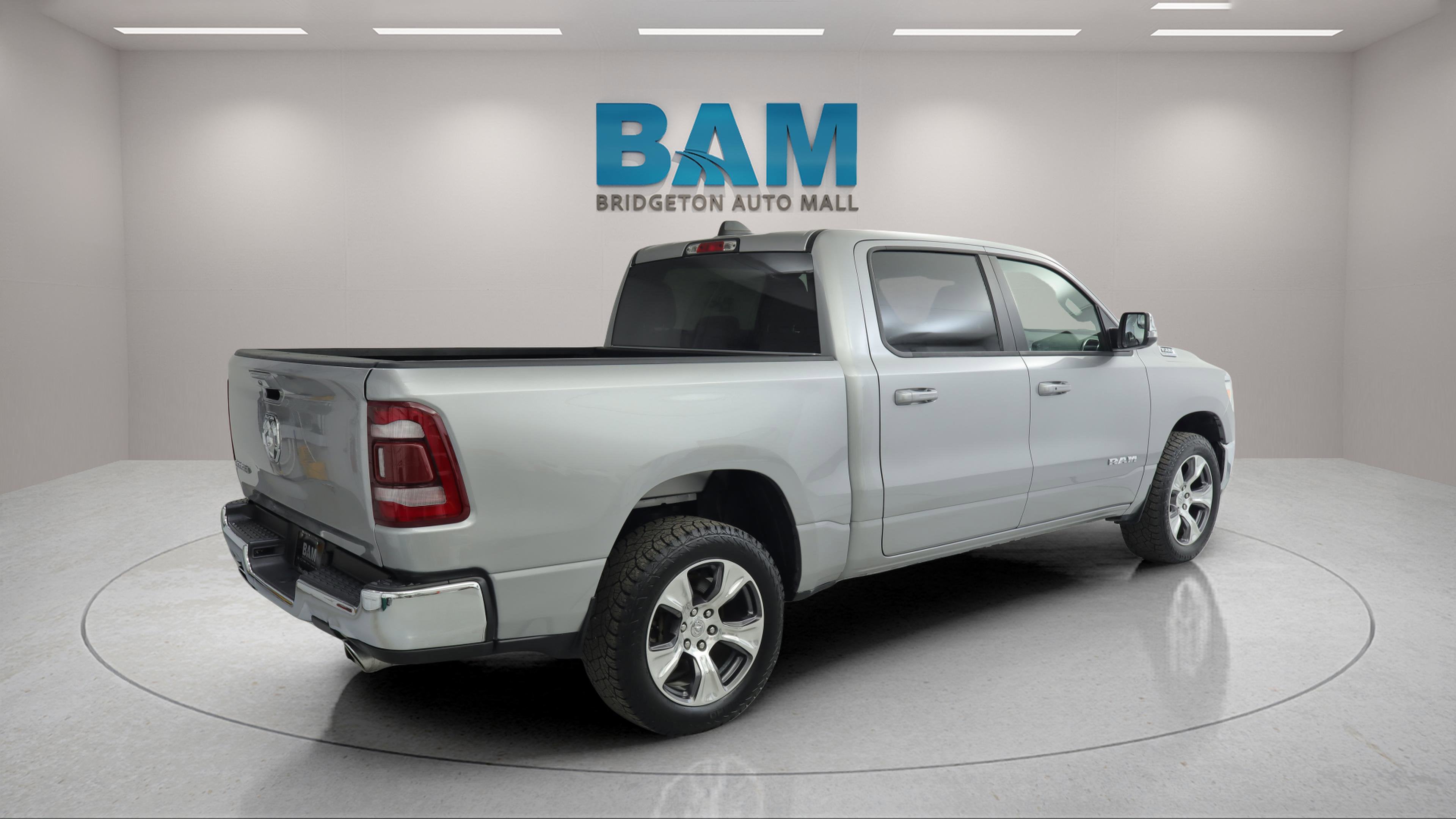 2024 RAM 1500 Laramie Crew Cab 4x2 5'7' Box