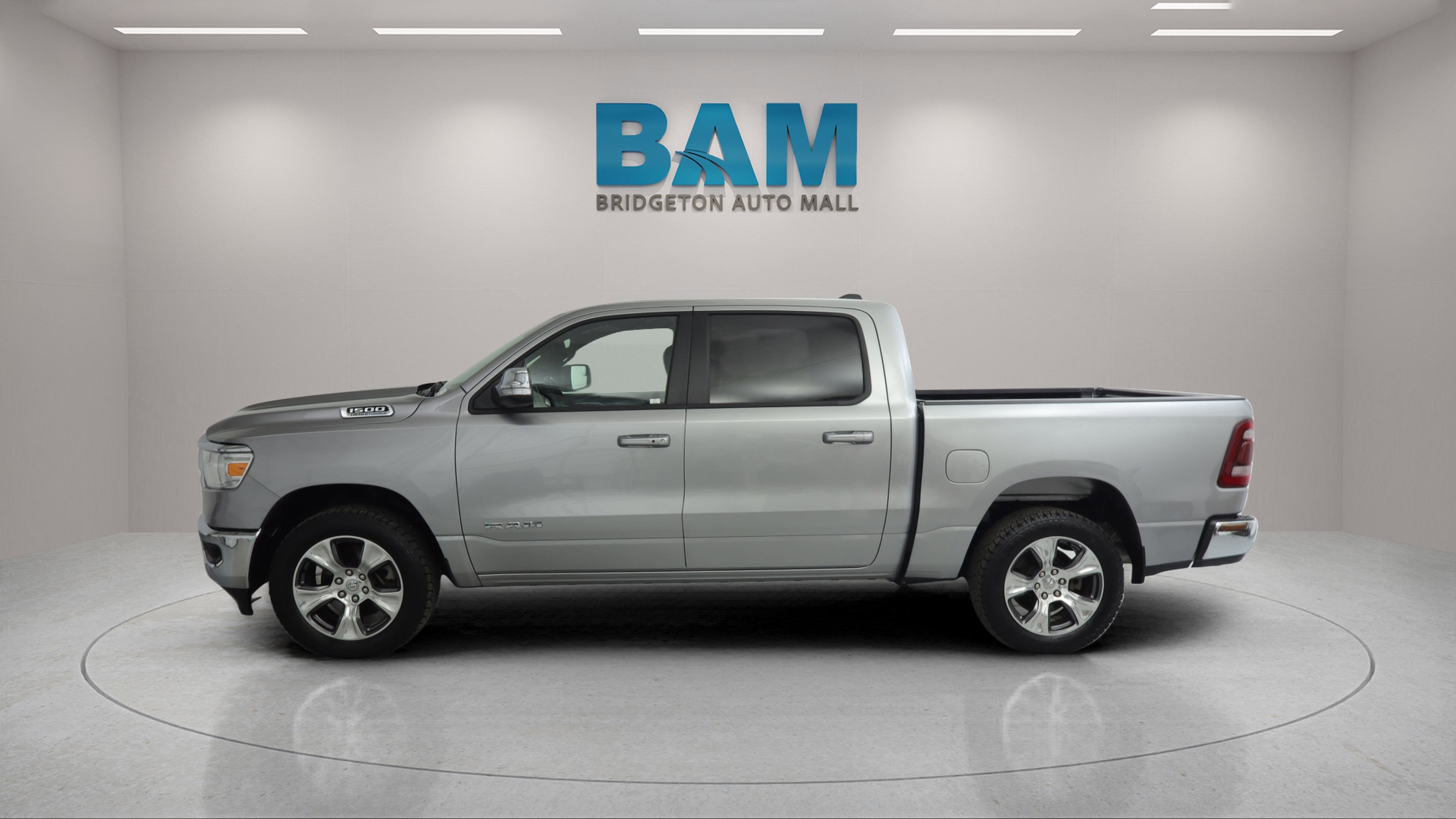 2024 RAM 1500 Laramie Crew Cab 4x2 5'7' Box