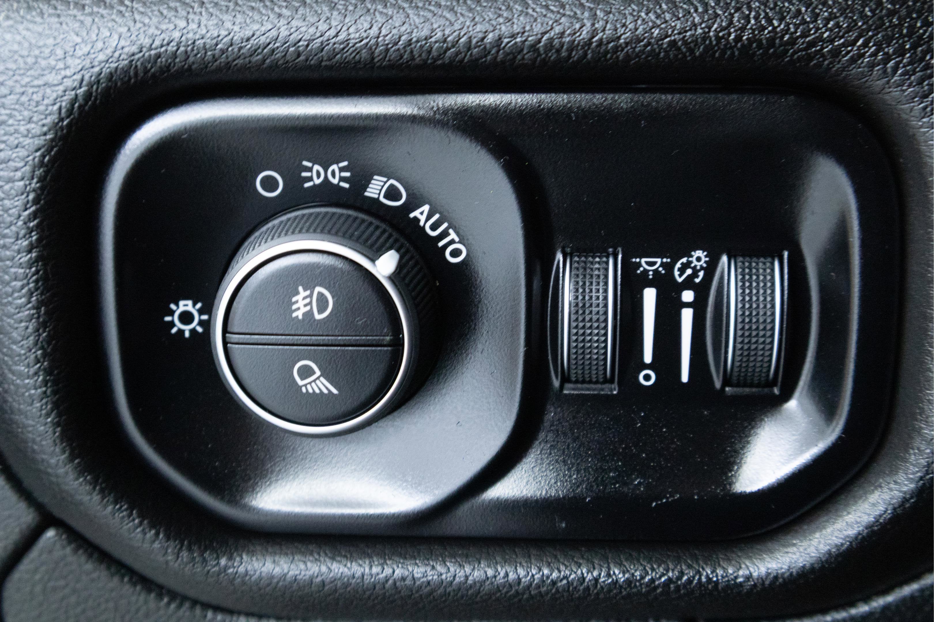 2024 RAM 1500 Laramie Crew Cab 4x4 5'7' Box