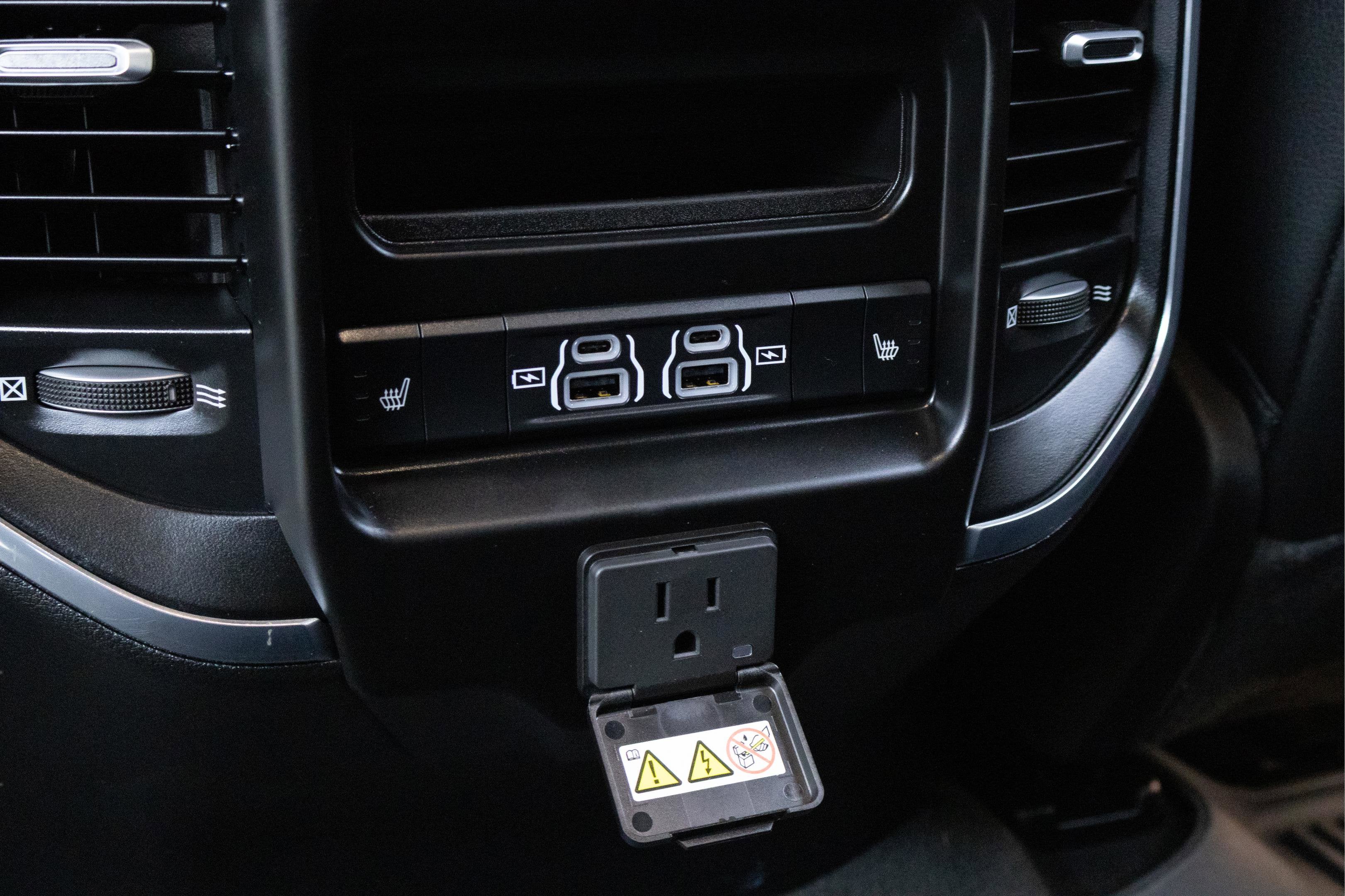 2024 RAM 1500 Laramie Crew Cab 4x4 5'7' Box