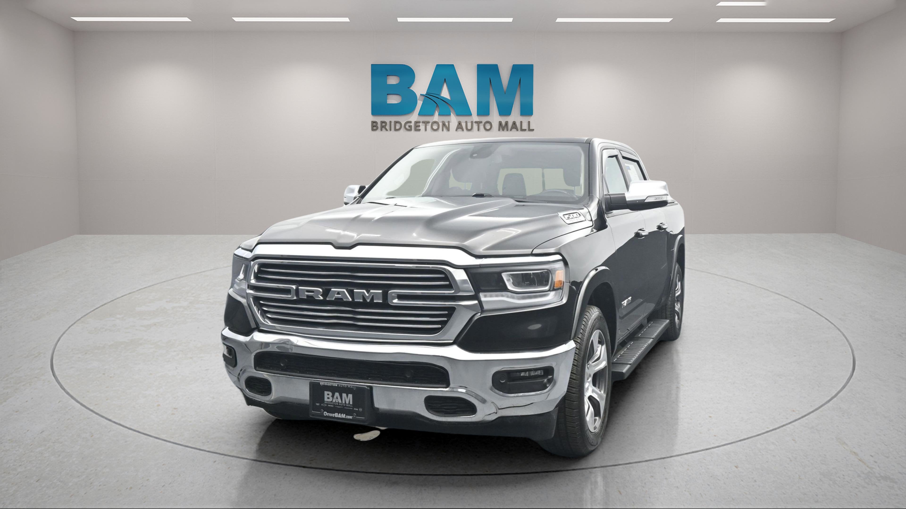 2019 RAM 1500 Laramie Crew Cab 4x4 5'7' Box
