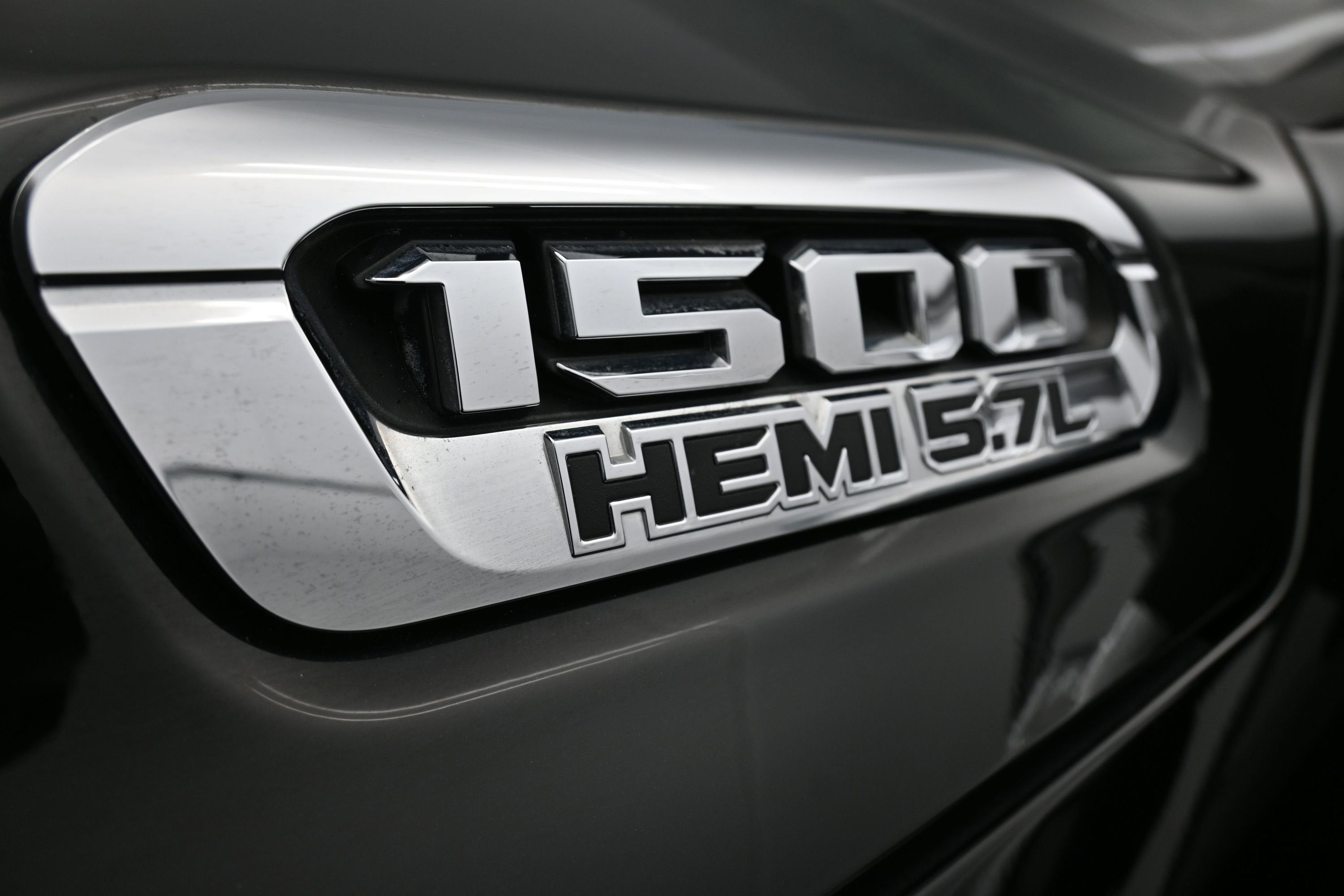 2019 RAM 1500 Laramie Crew Cab 4x4 5'7' Box