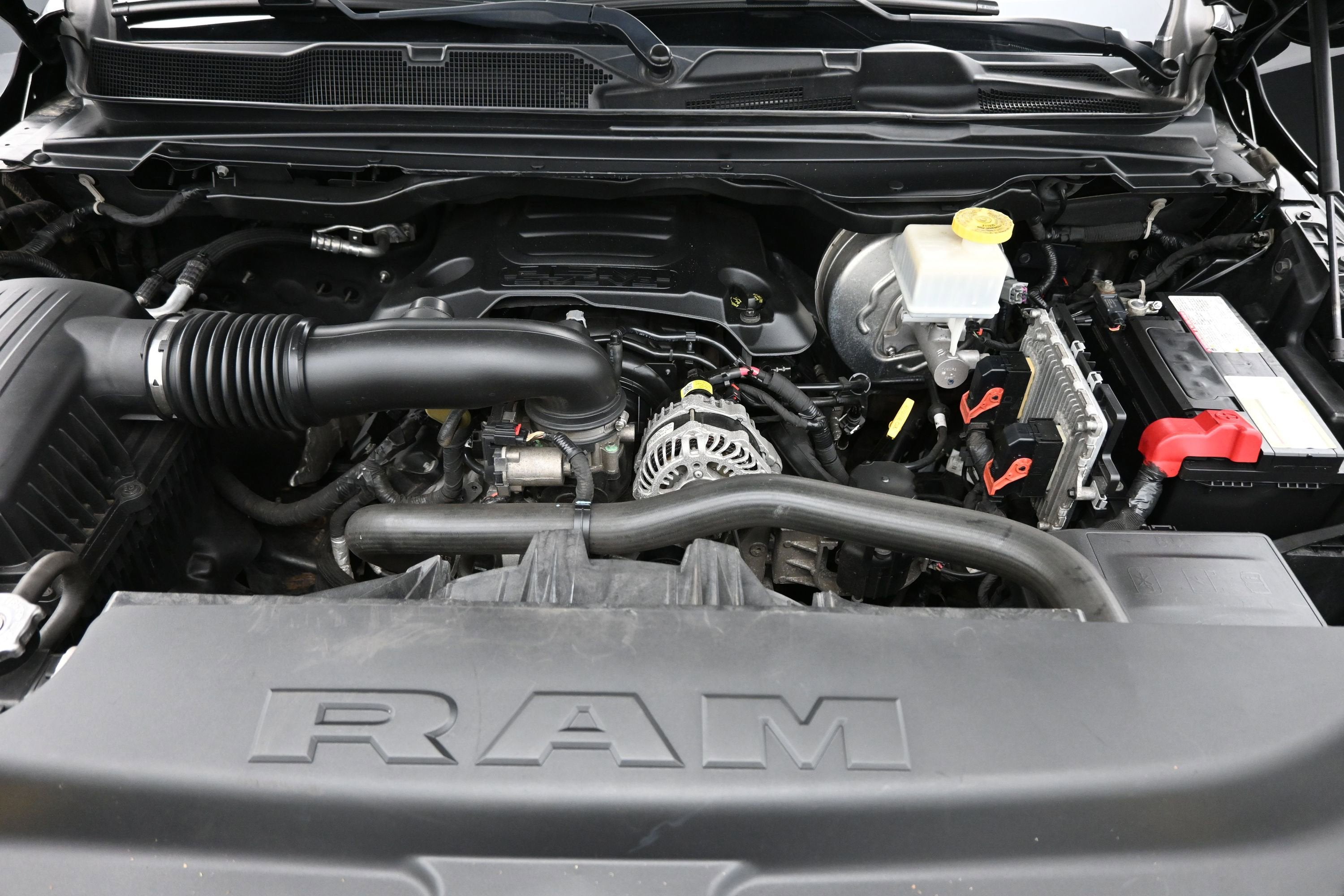 2019 RAM 1500 Laramie Crew Cab 4x4 5'7' Box