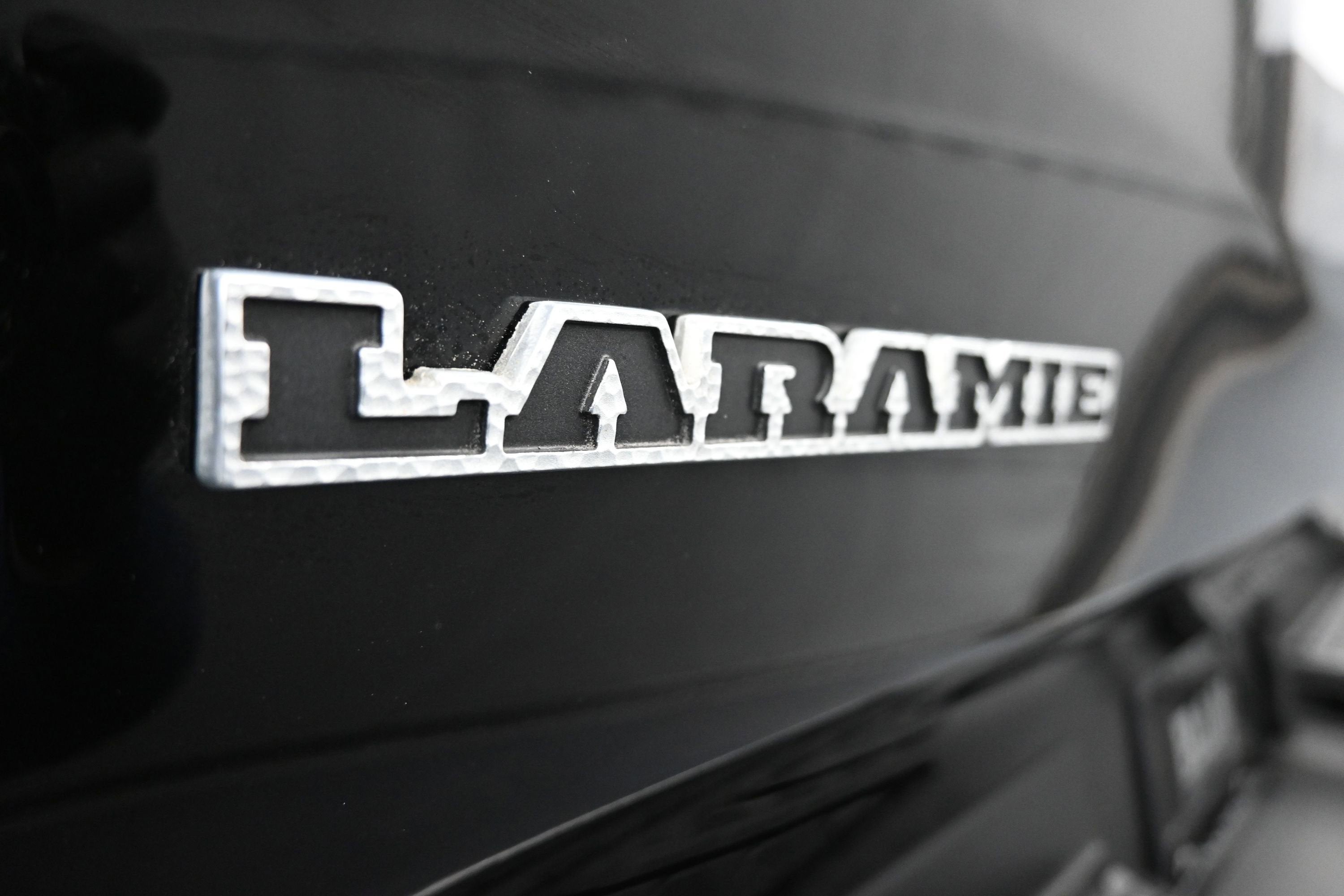 2019 RAM 1500 Laramie Crew Cab 4x4 5'7' Box