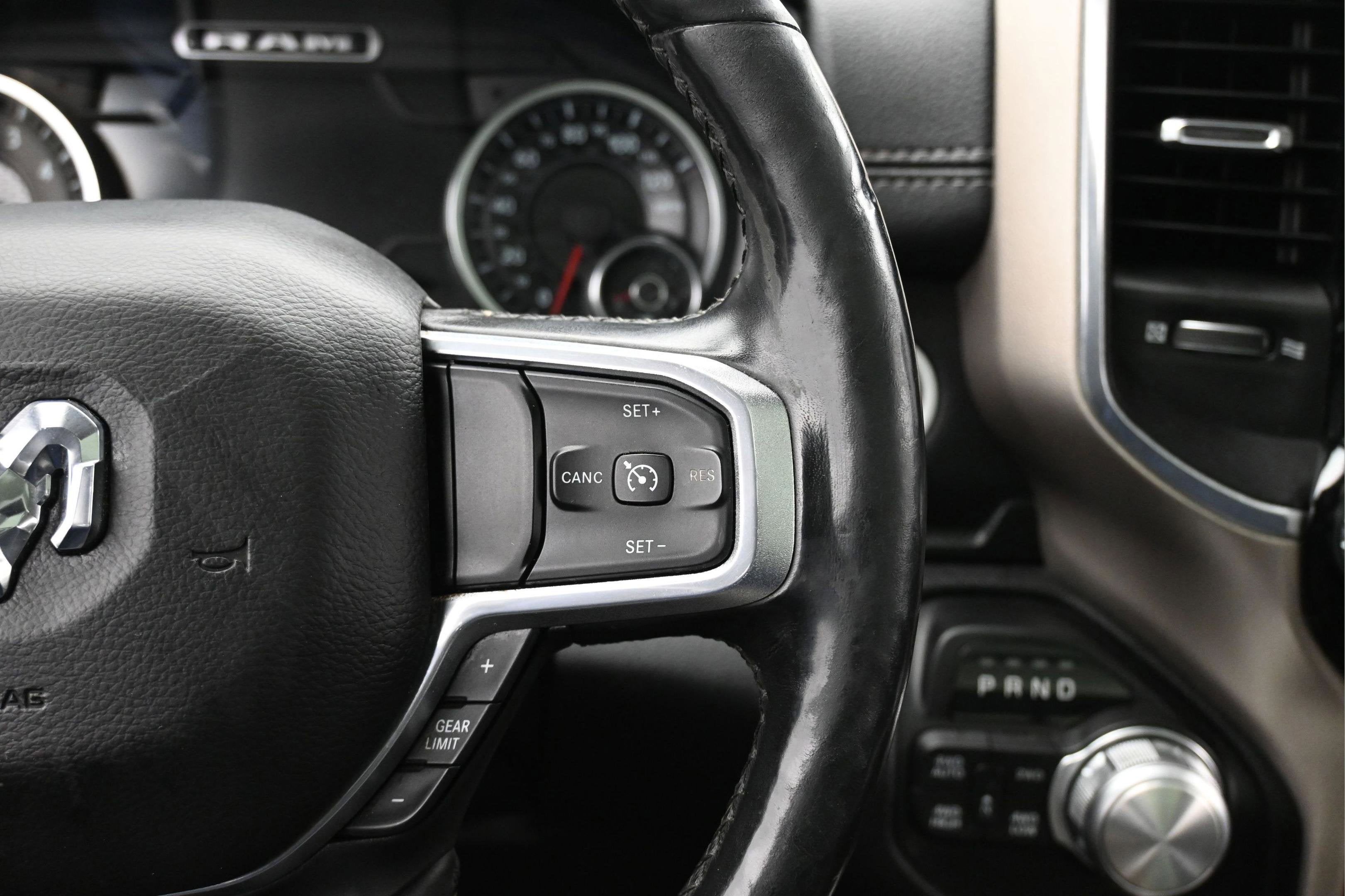2019 RAM 1500 Laramie Crew Cab 4x4 5'7' Box