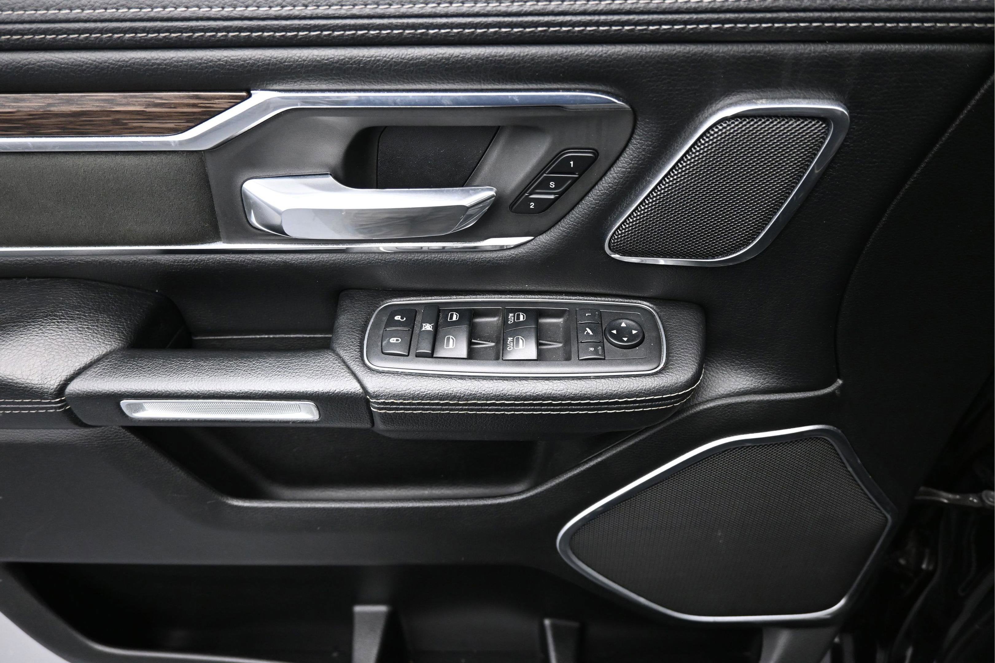 2019 RAM 1500 Laramie Crew Cab 4x4 5'7' Box