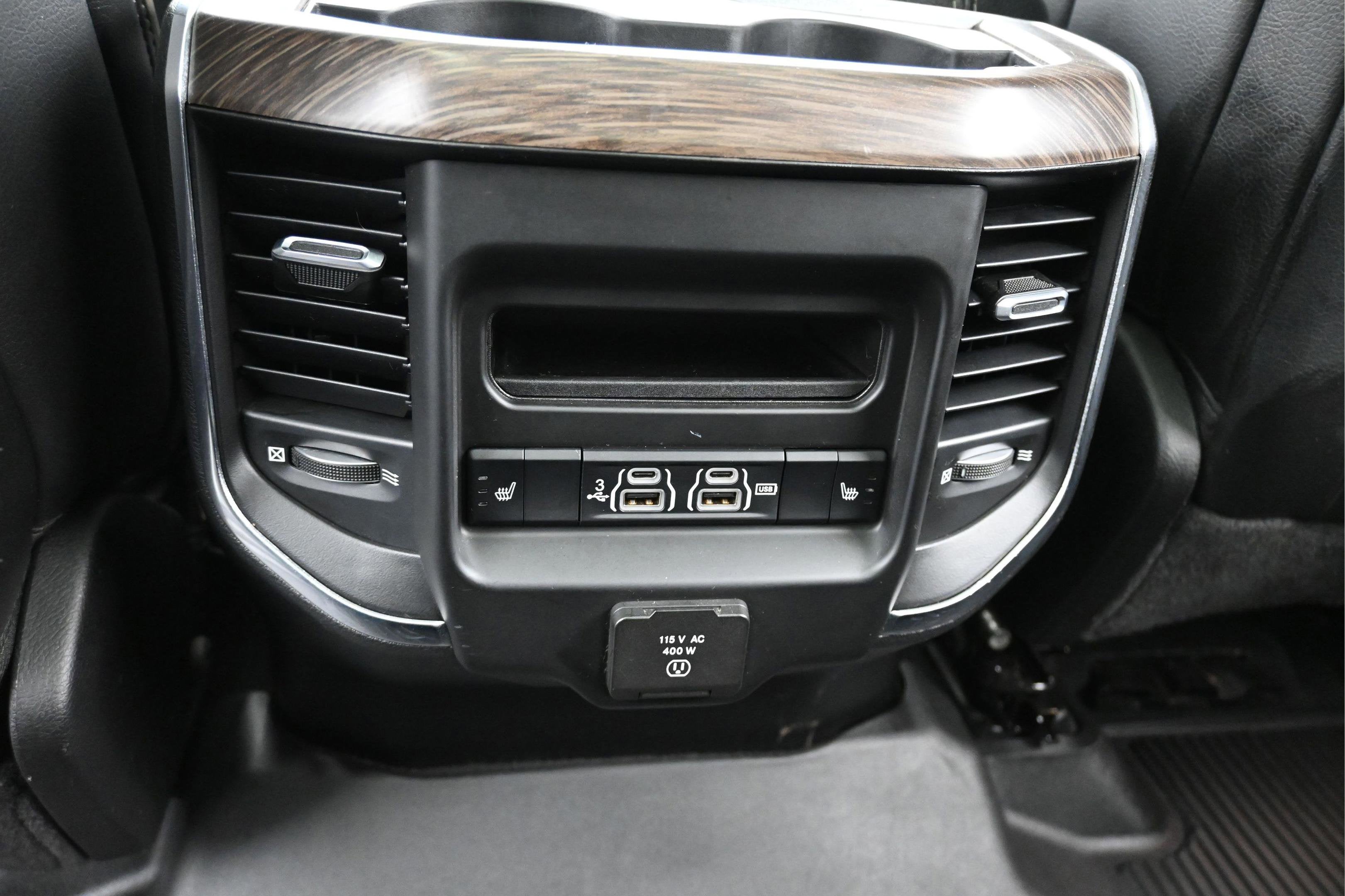 2019 RAM 1500 Laramie Crew Cab 4x4 5'7' Box
