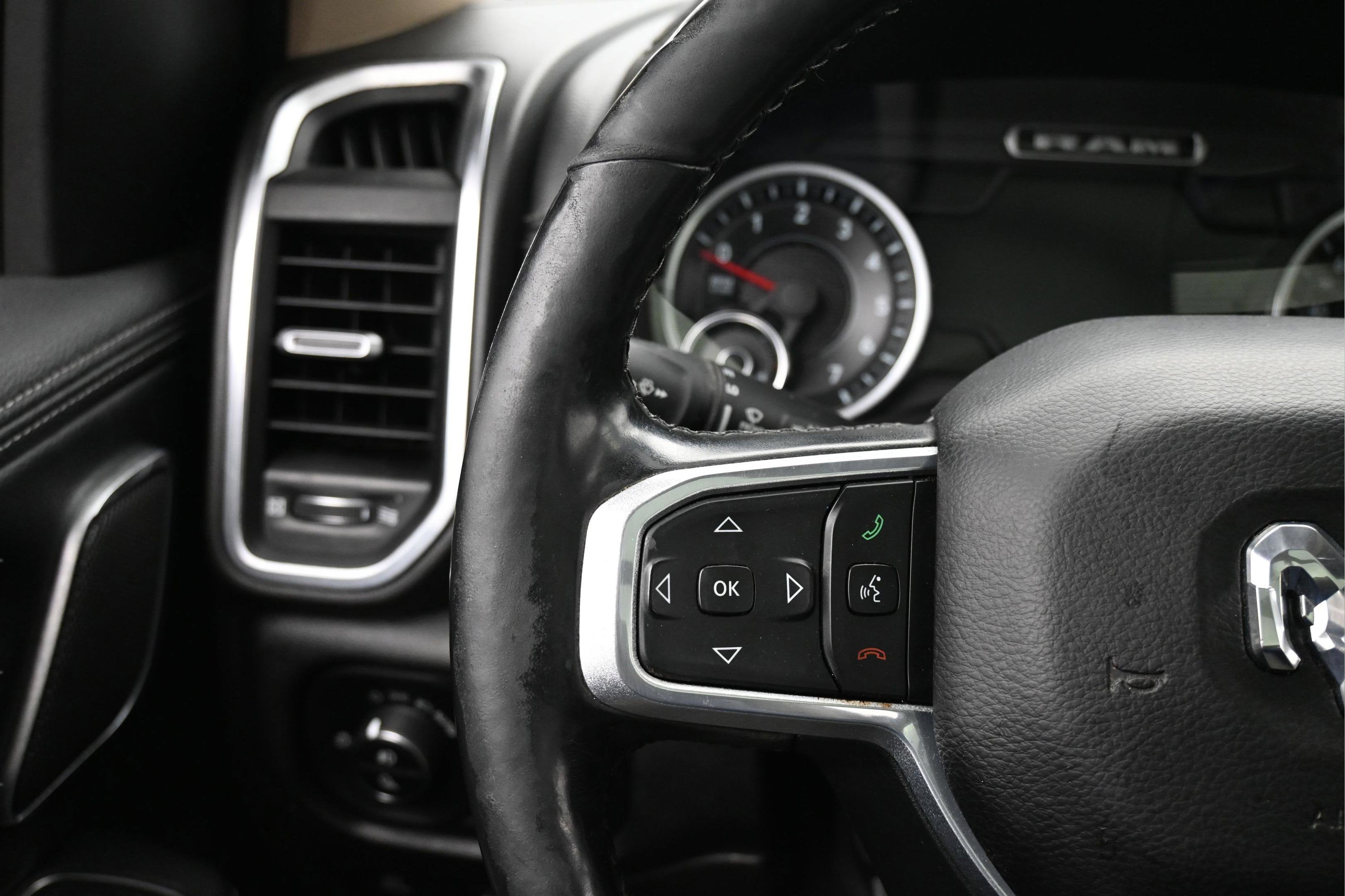 2019 RAM 1500 Laramie Crew Cab 4x4 5'7' Box