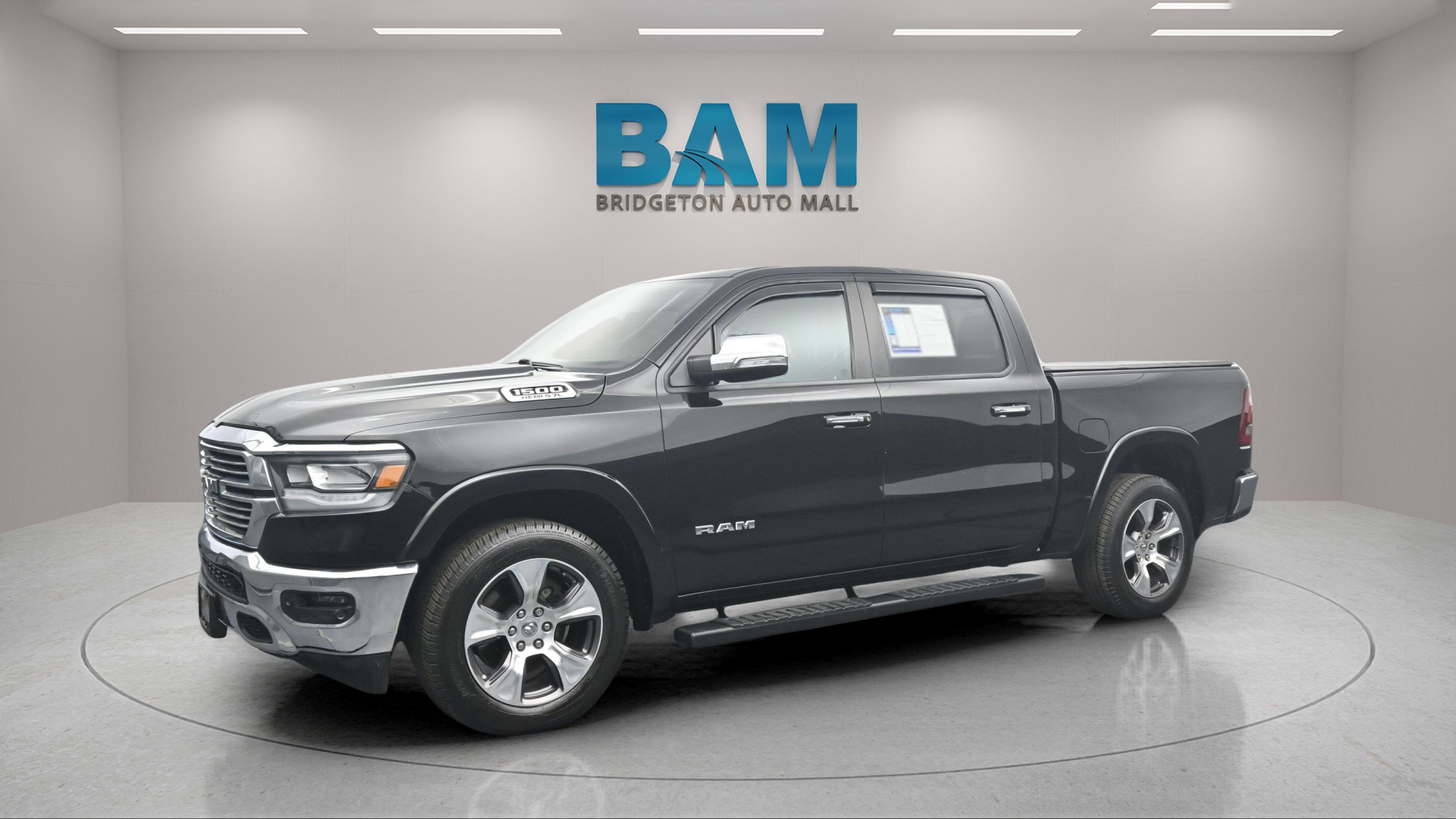 2019 RAM 1500 Laramie Crew Cab 4x4 5'7' Box