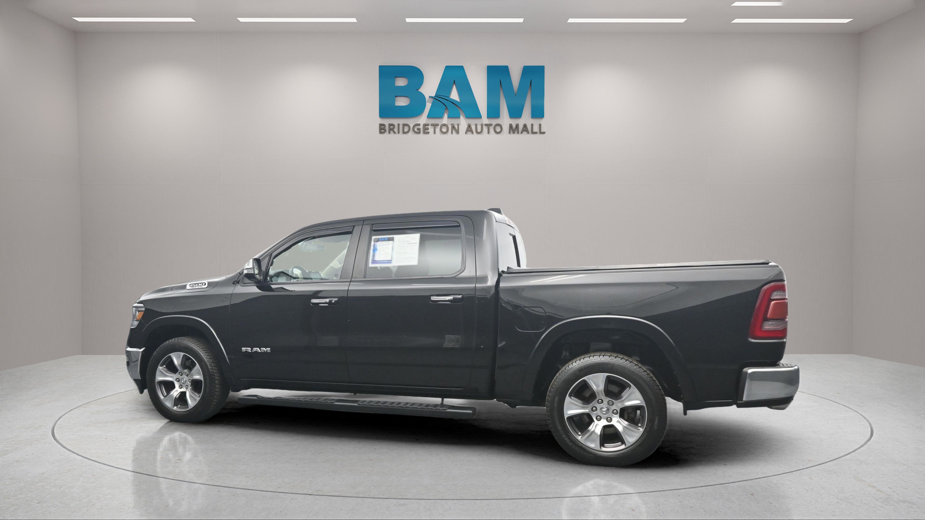 2019 RAM 1500 Laramie Crew Cab 4x4 5'7' Box