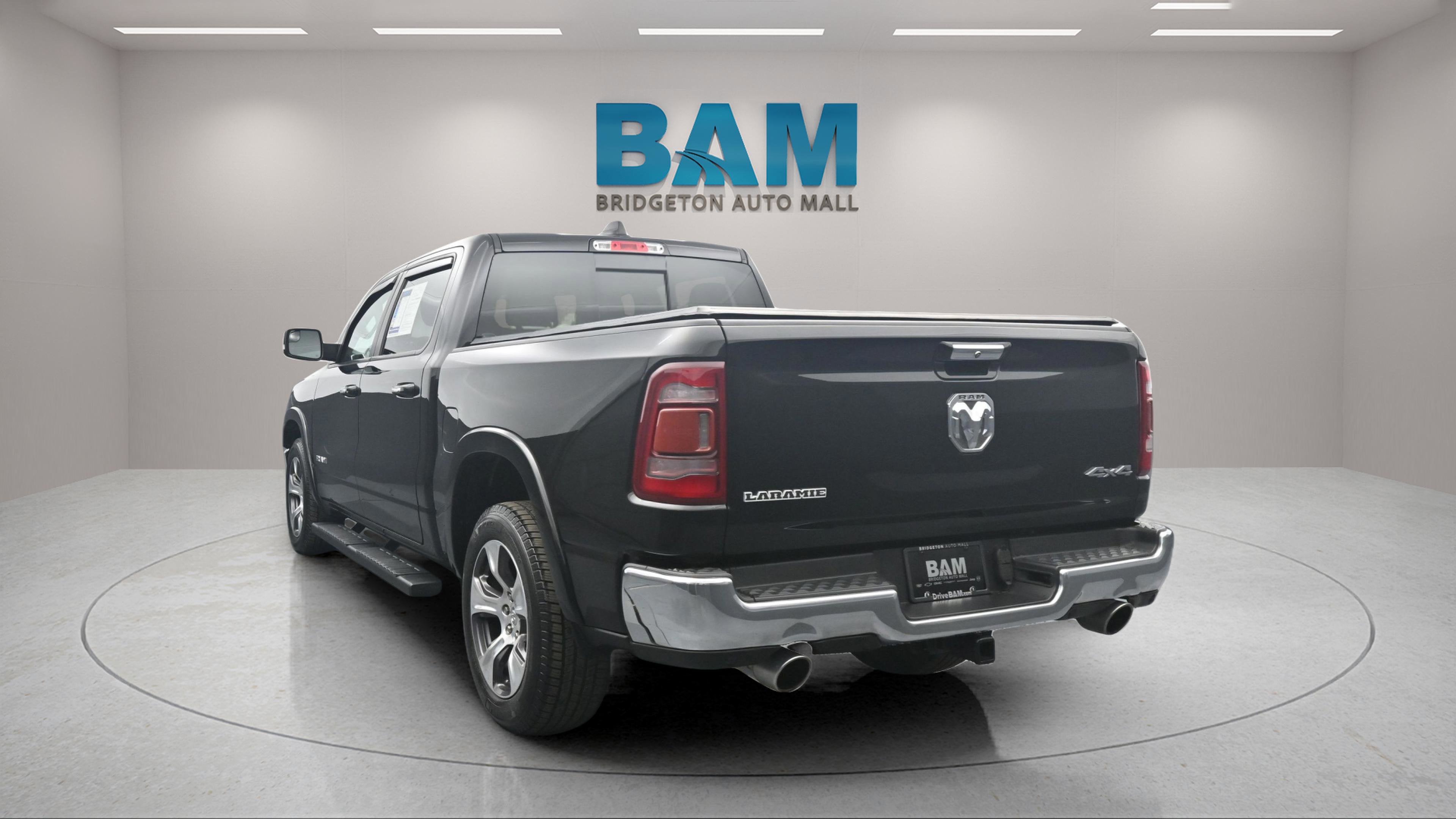 2019 RAM 1500 Laramie Crew Cab 4x4 5'7' Box