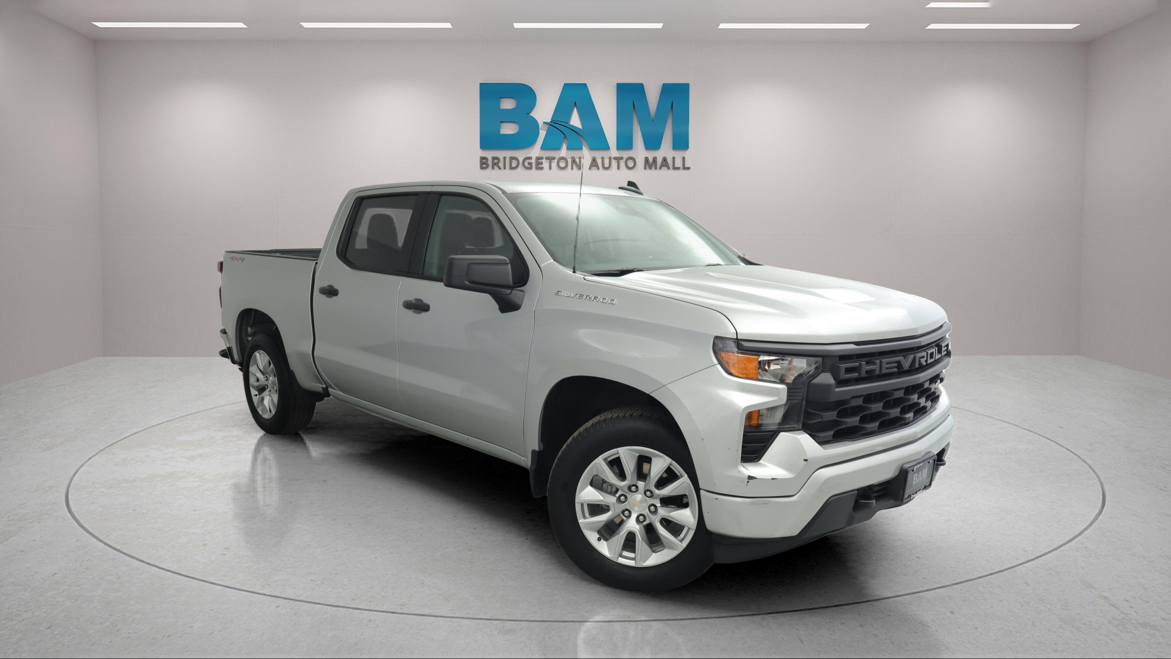 2022 Chevrolet Silverado 1500 4WD Crew Cab Short Bed Custom