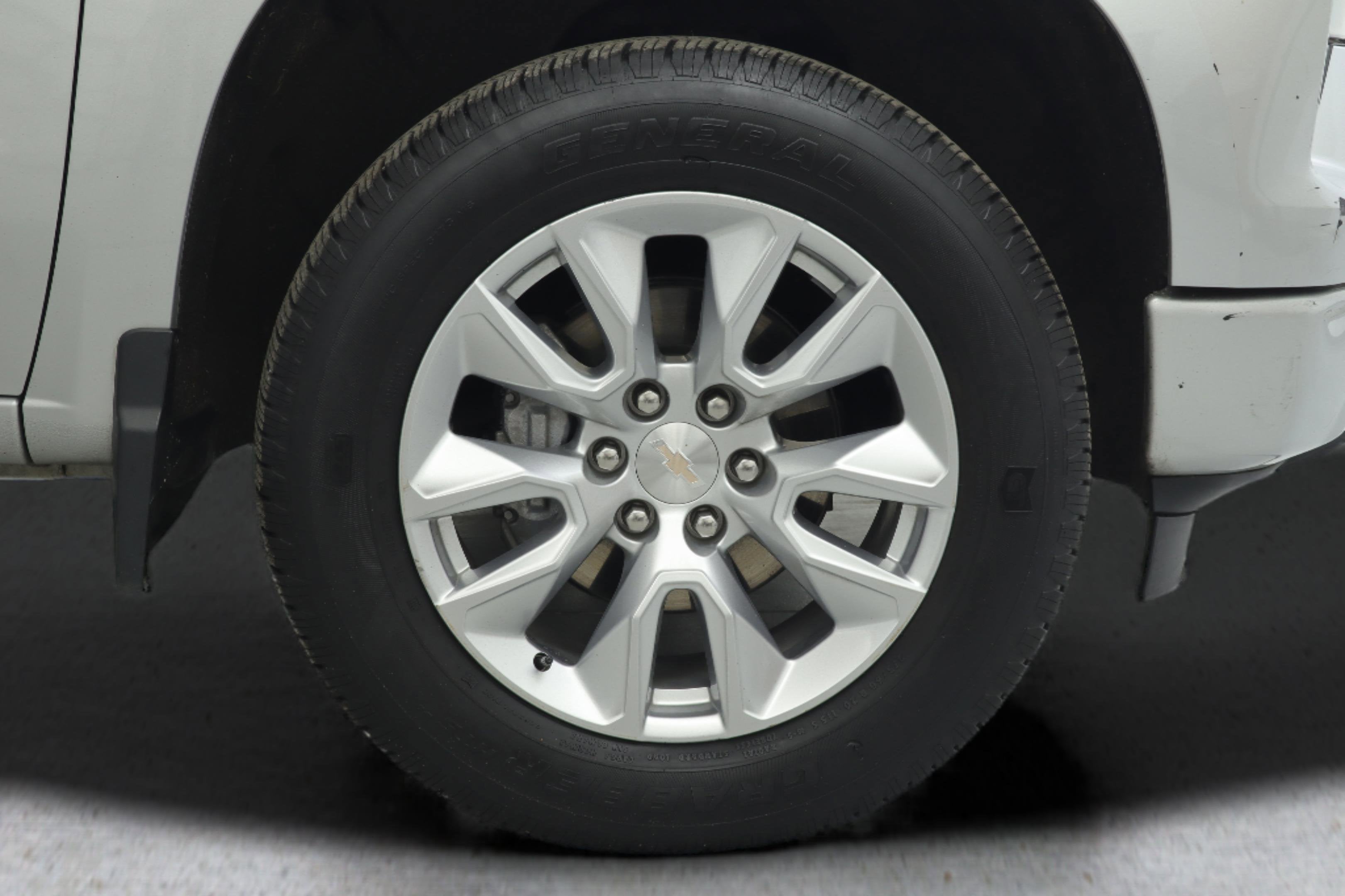 2022 Chevrolet Silverado 1500 4WD Crew Cab Short Bed Custom