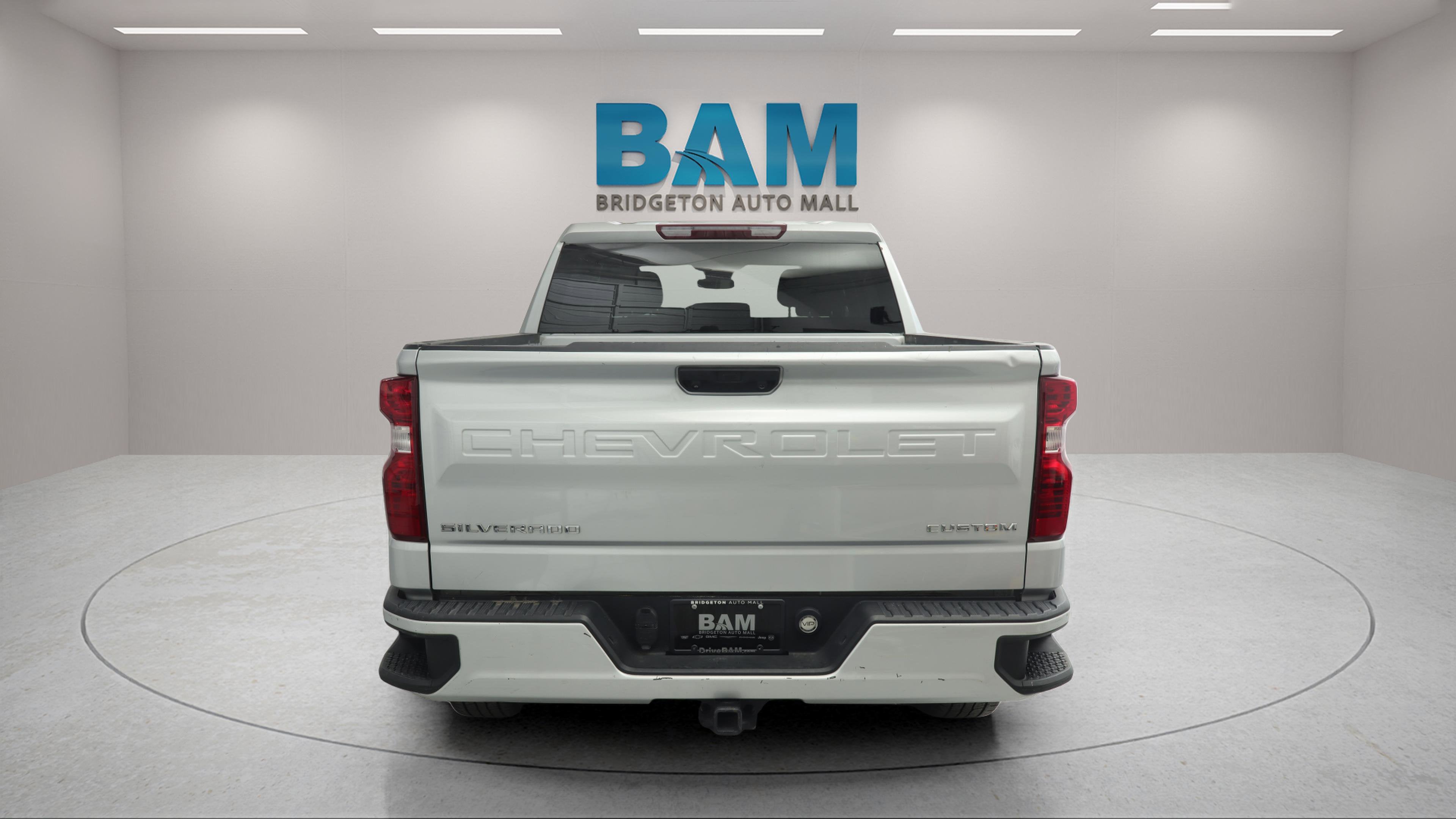 2022 Chevrolet Silverado 1500 4WD Crew Cab Short Bed Custom