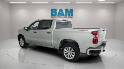 2022 Chevrolet Silverado 1500 4WD Crew Cab Short Bed Custom