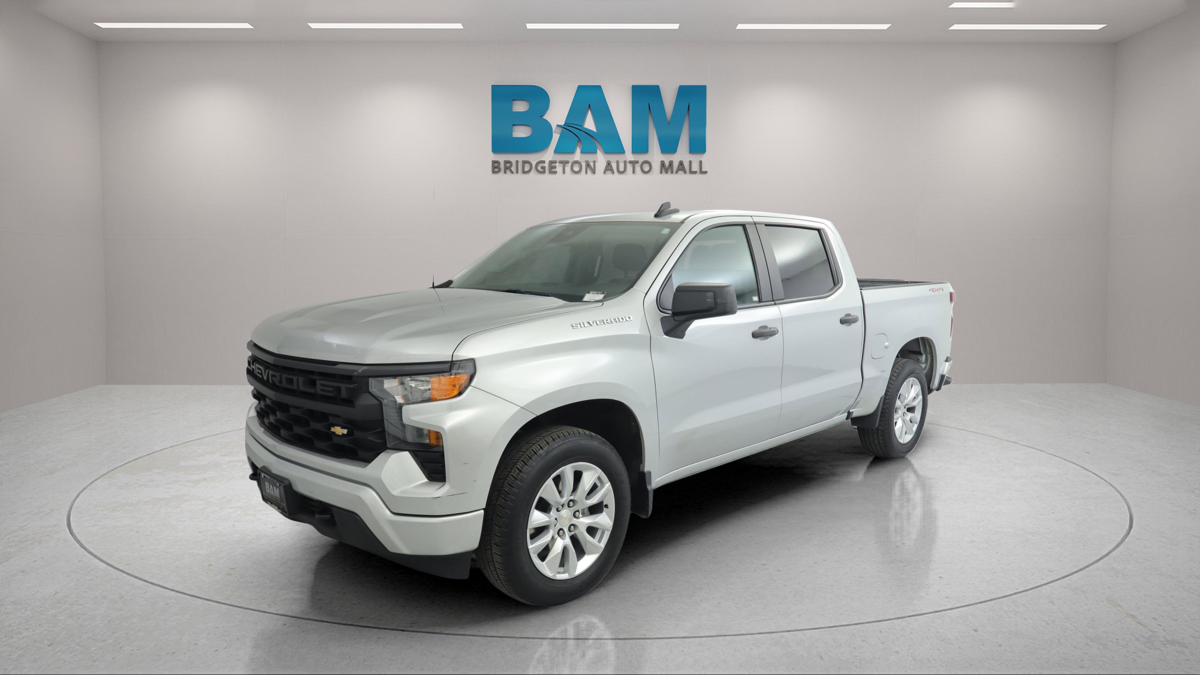 2022 Chevrolet Silverado 1500 4WD Crew Cab Short Bed Custom