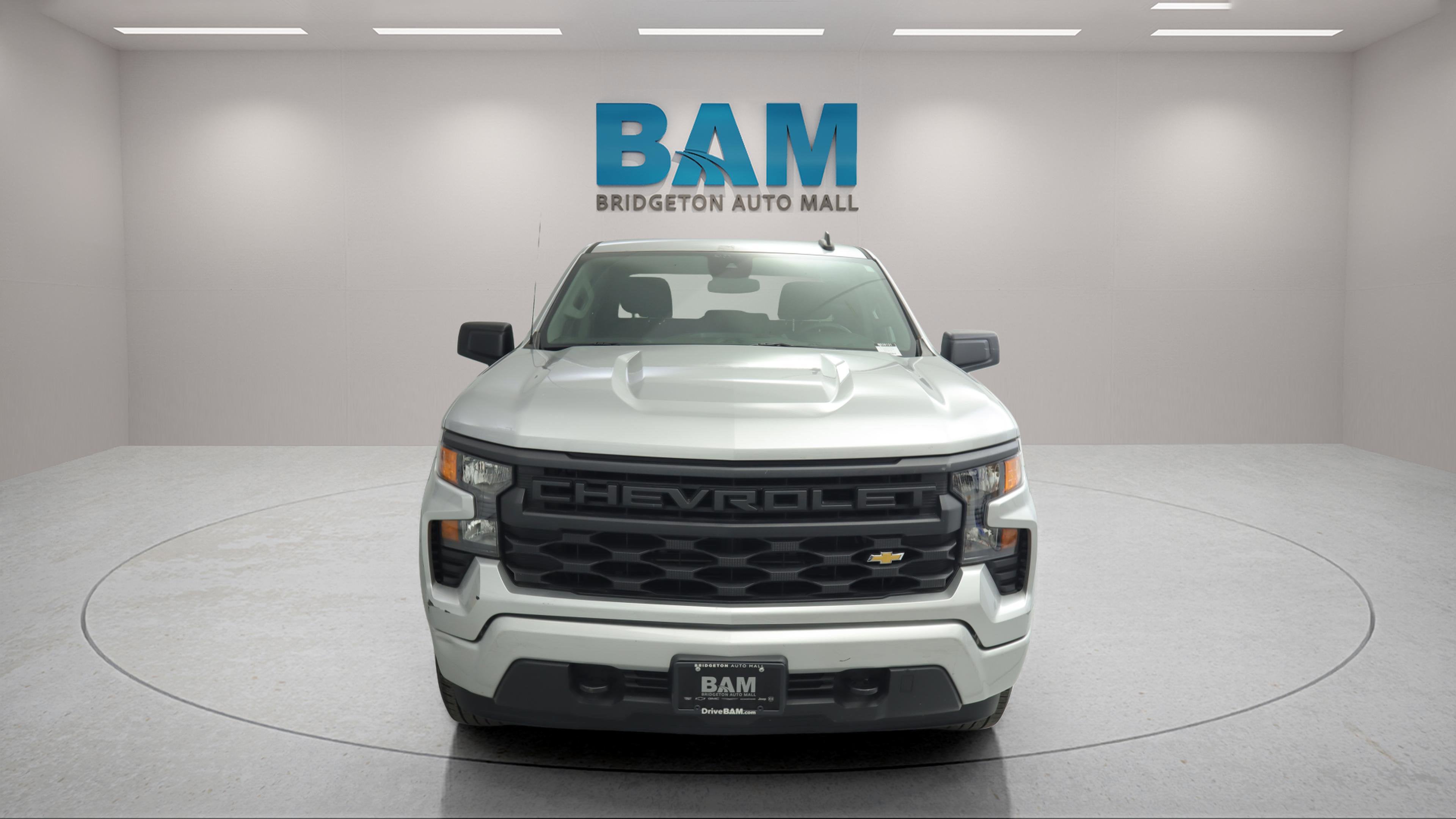 2022 Chevrolet Silverado 1500 4WD Crew Cab Short Bed Custom