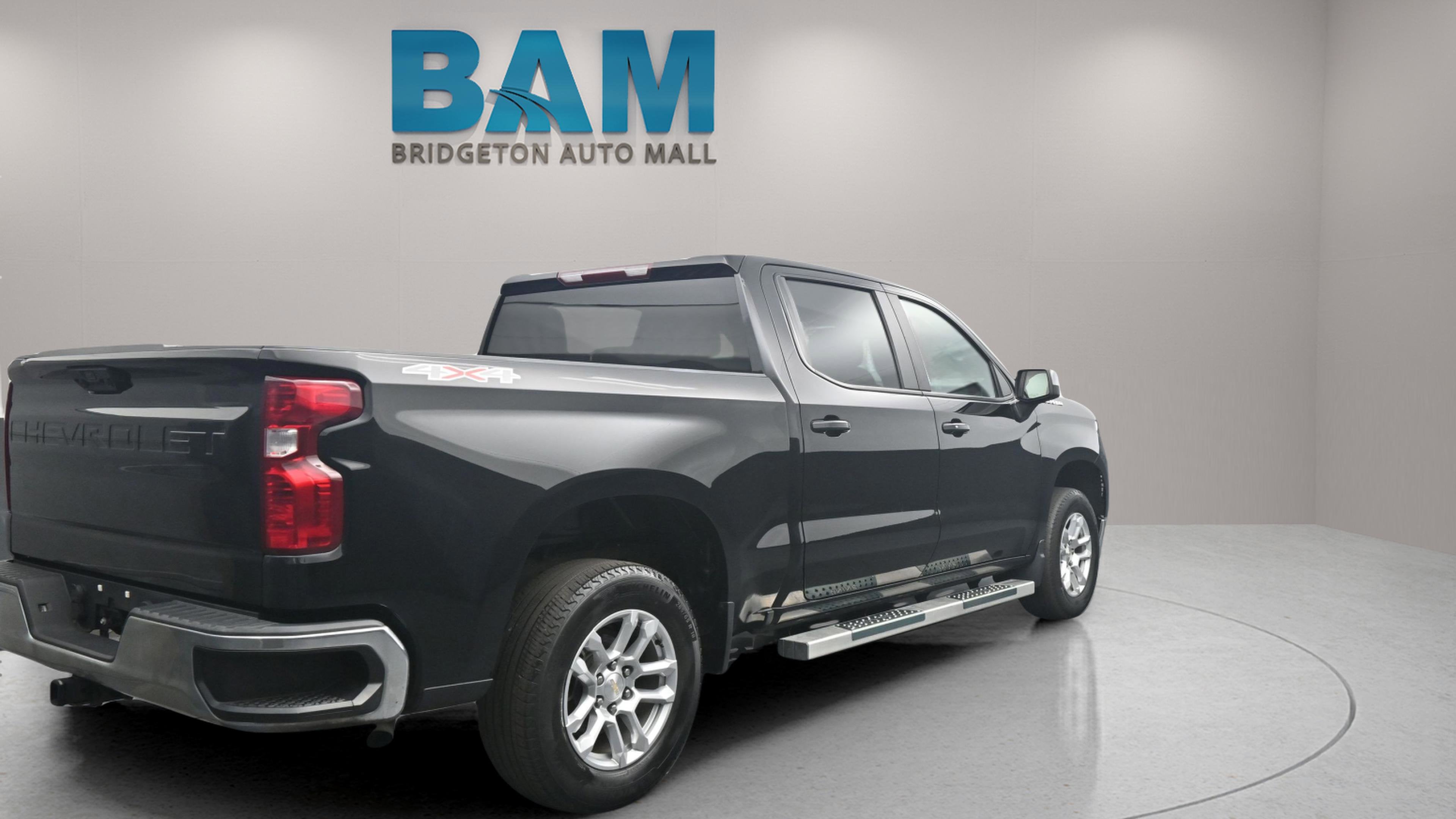 2022 Chevrolet Silverado 1500 4WD Crew Cab Short Bed LT with 2FL