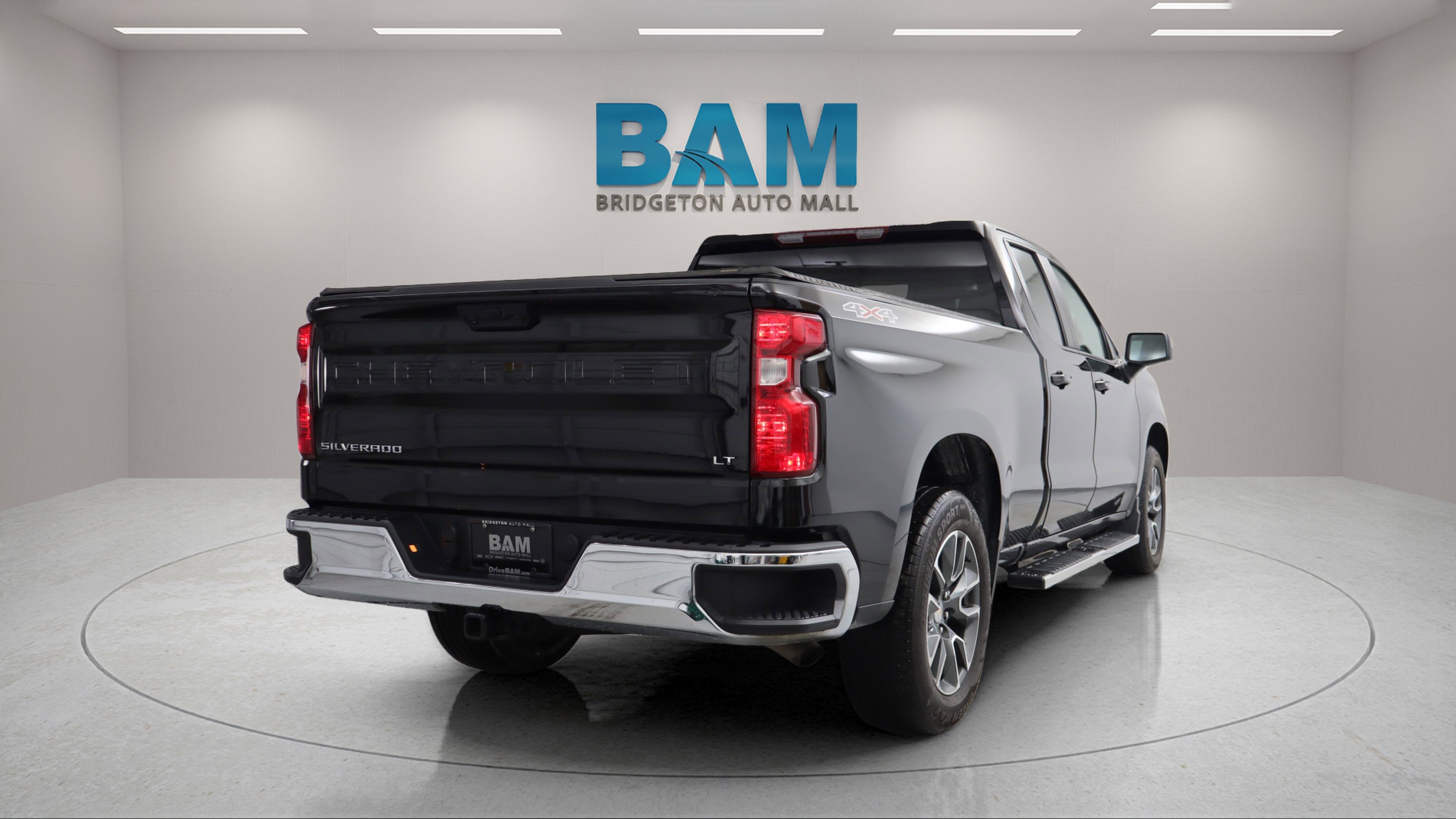 2023 Chevrolet Silverado 1500 4WD Double Cab Standard Bed LT with 2FT