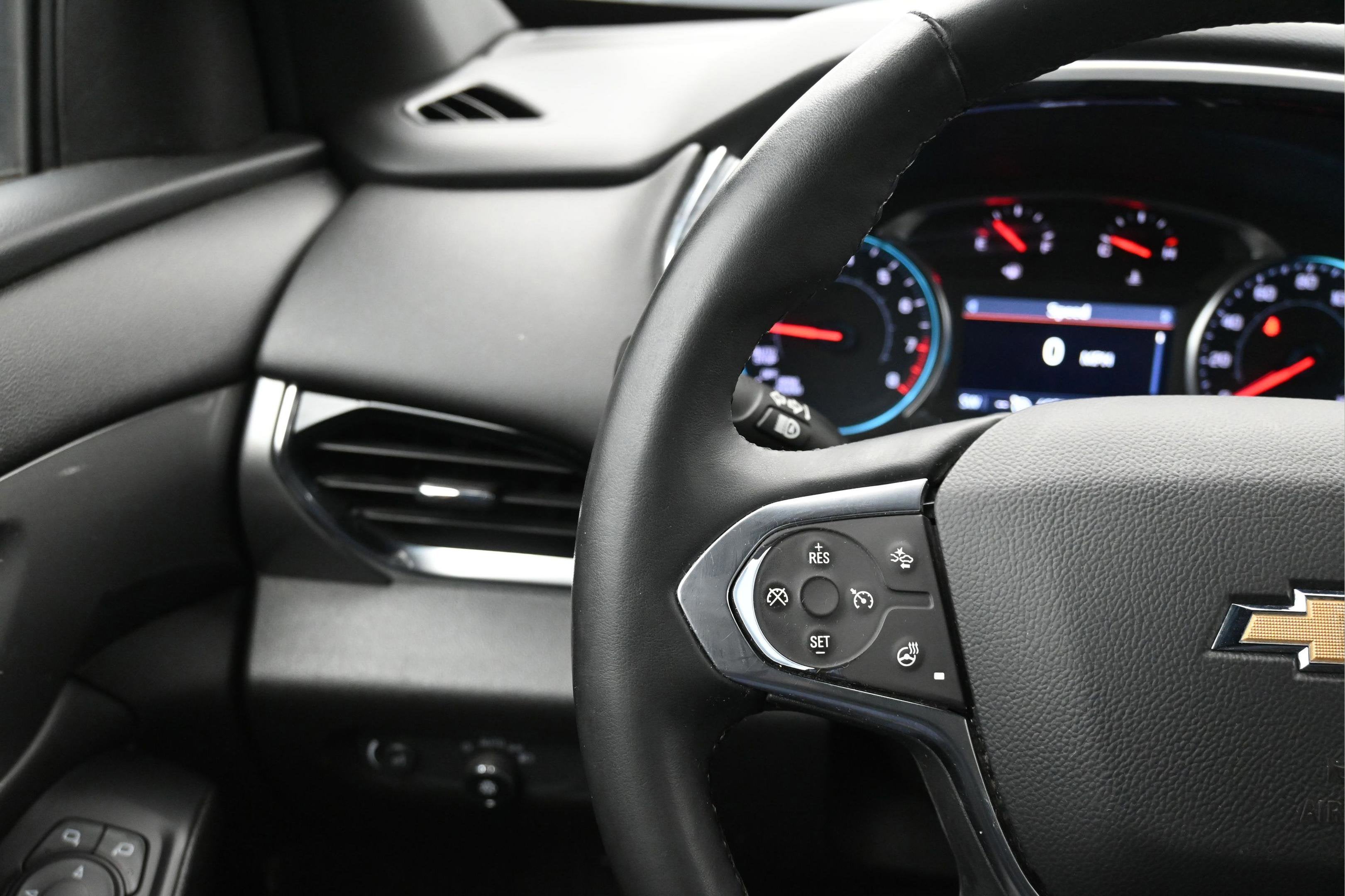 2023 Chevrolet Traverse FWD LT Leather