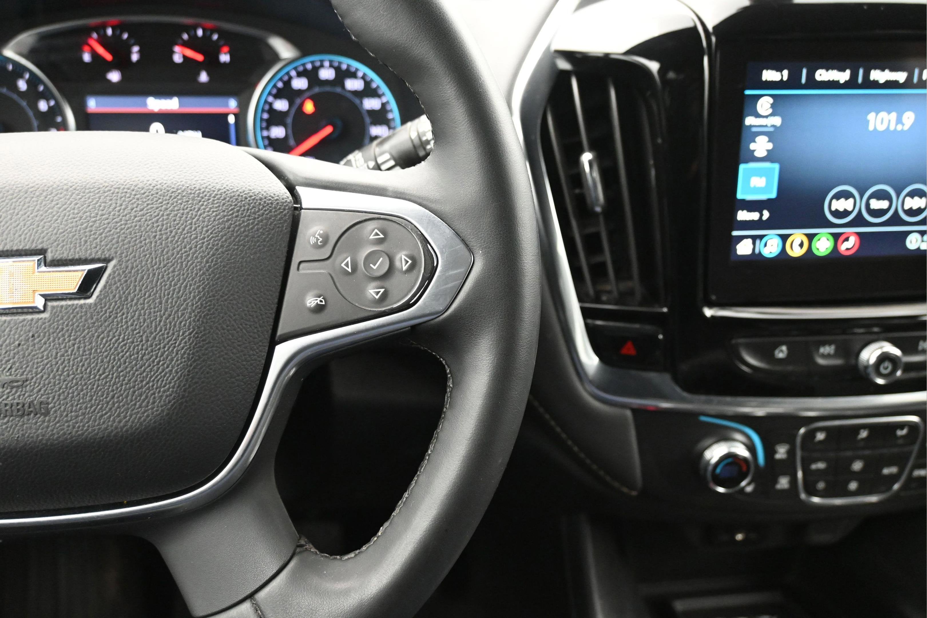 2023 Chevrolet Traverse FWD LT Leather