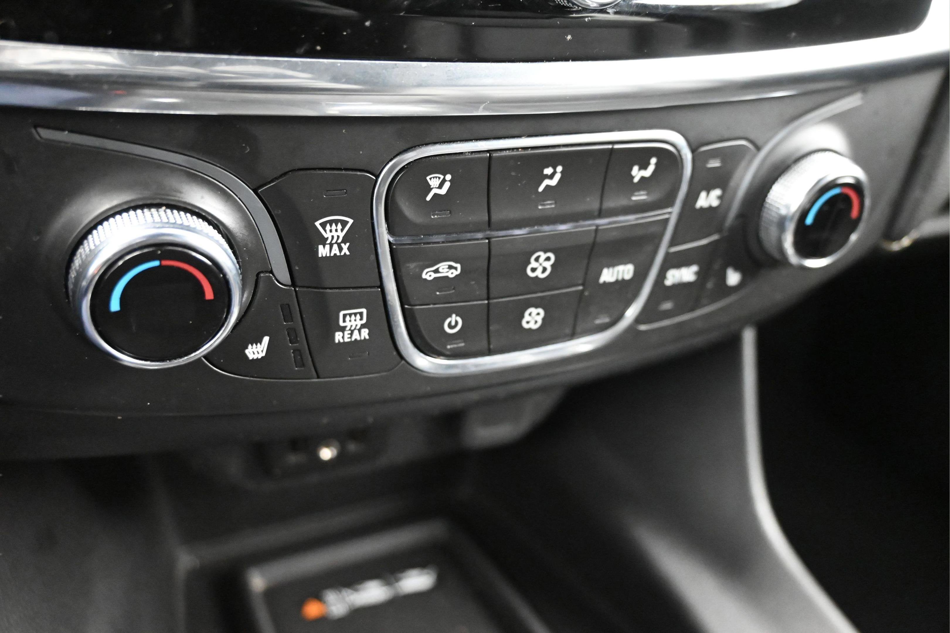 2023 Chevrolet Traverse FWD LT Leather