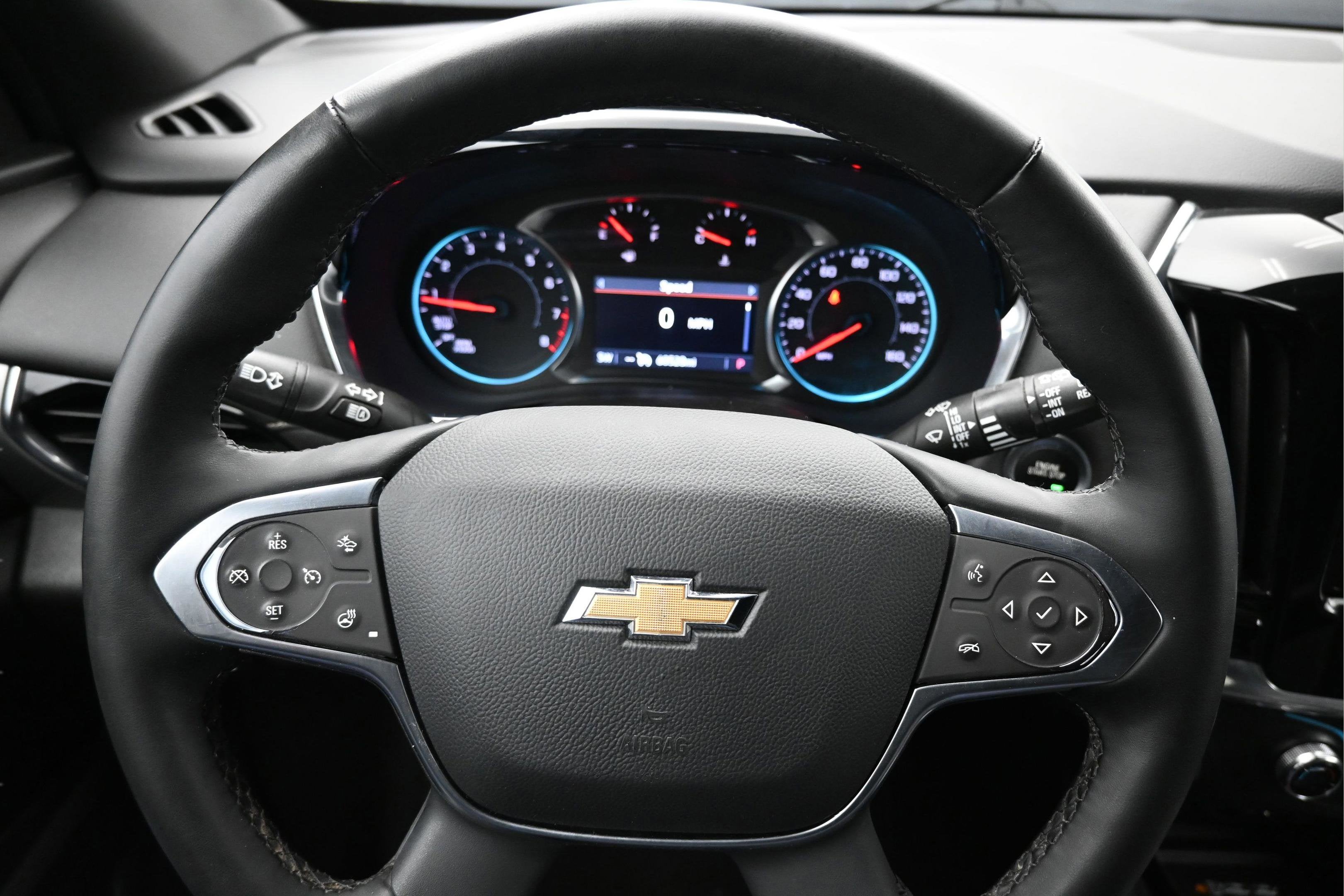 2023 Chevrolet Traverse FWD LT Leather