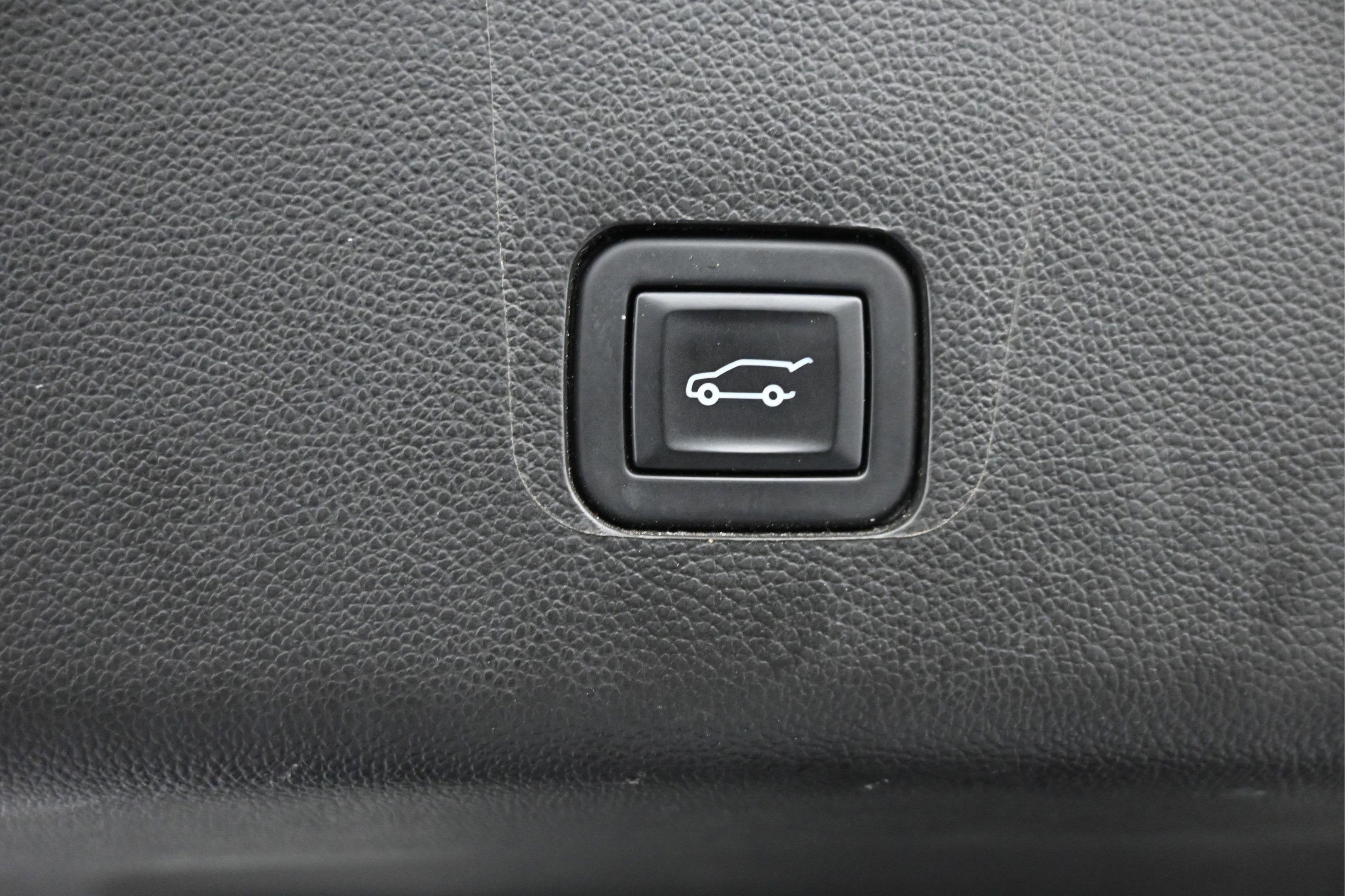 2023 Chevrolet Traverse FWD LT Leather