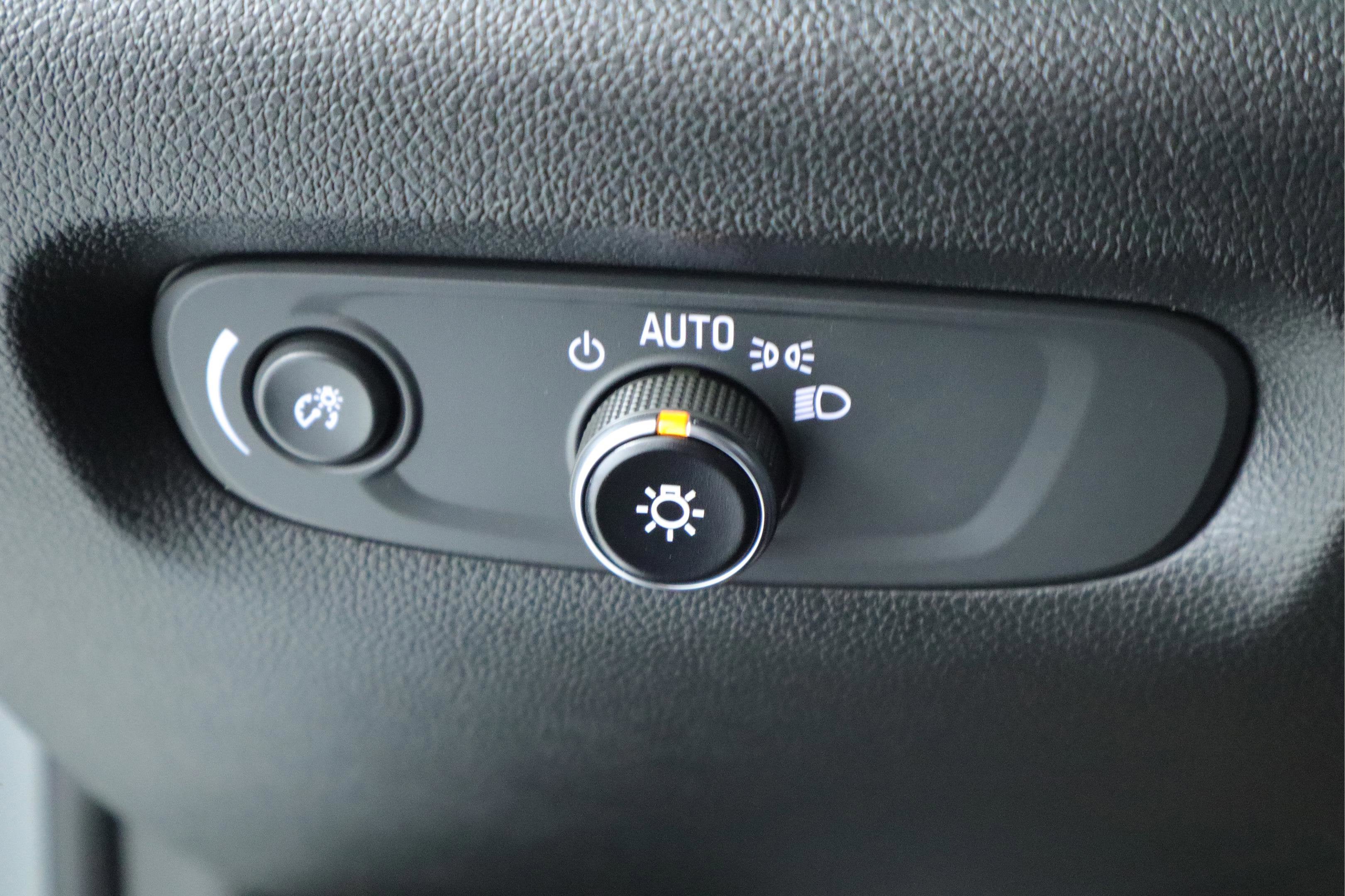 2023 Chevrolet Traverse AWD LT Leather