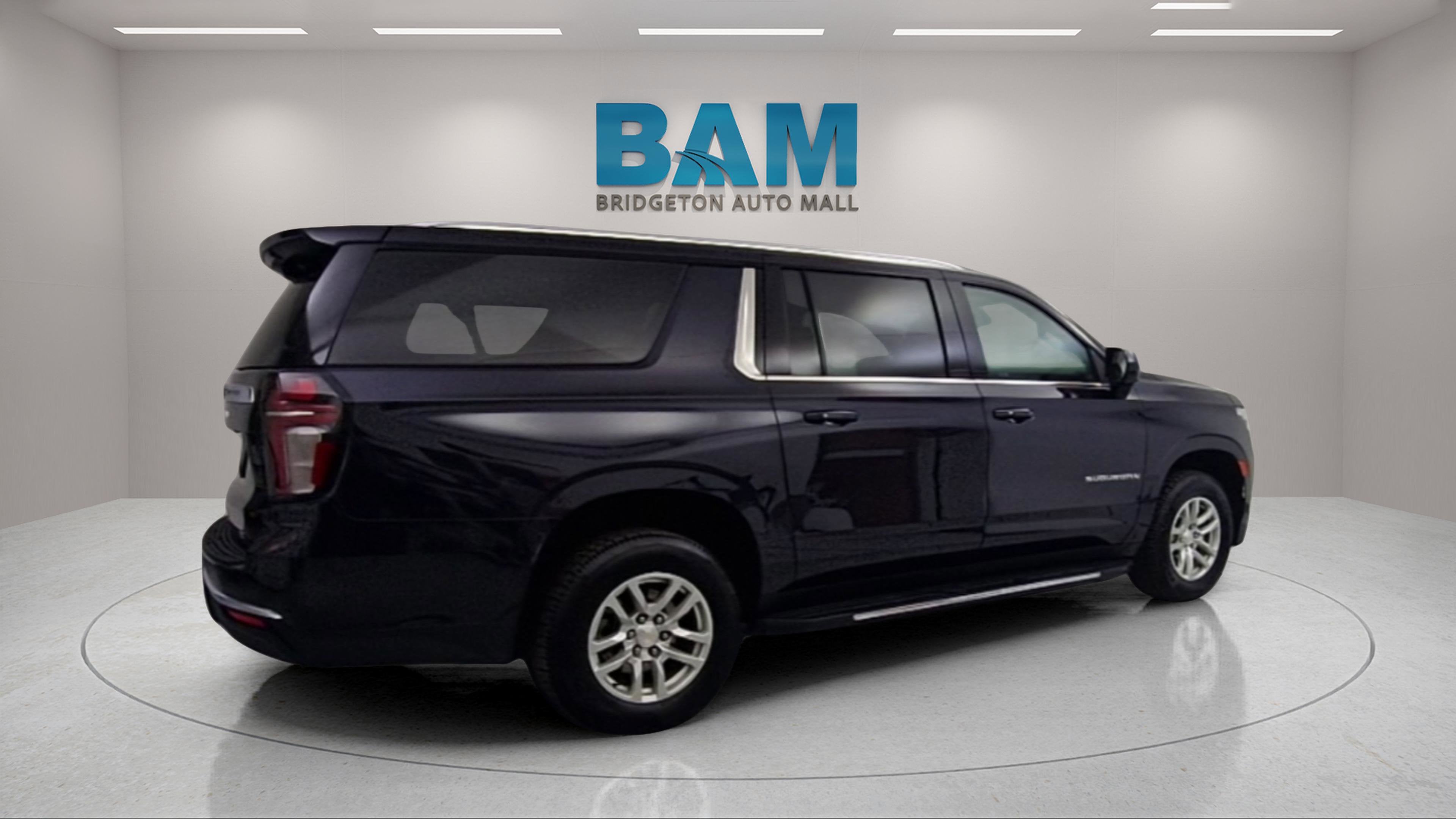 2023 Chevrolet Suburban 4WD LT