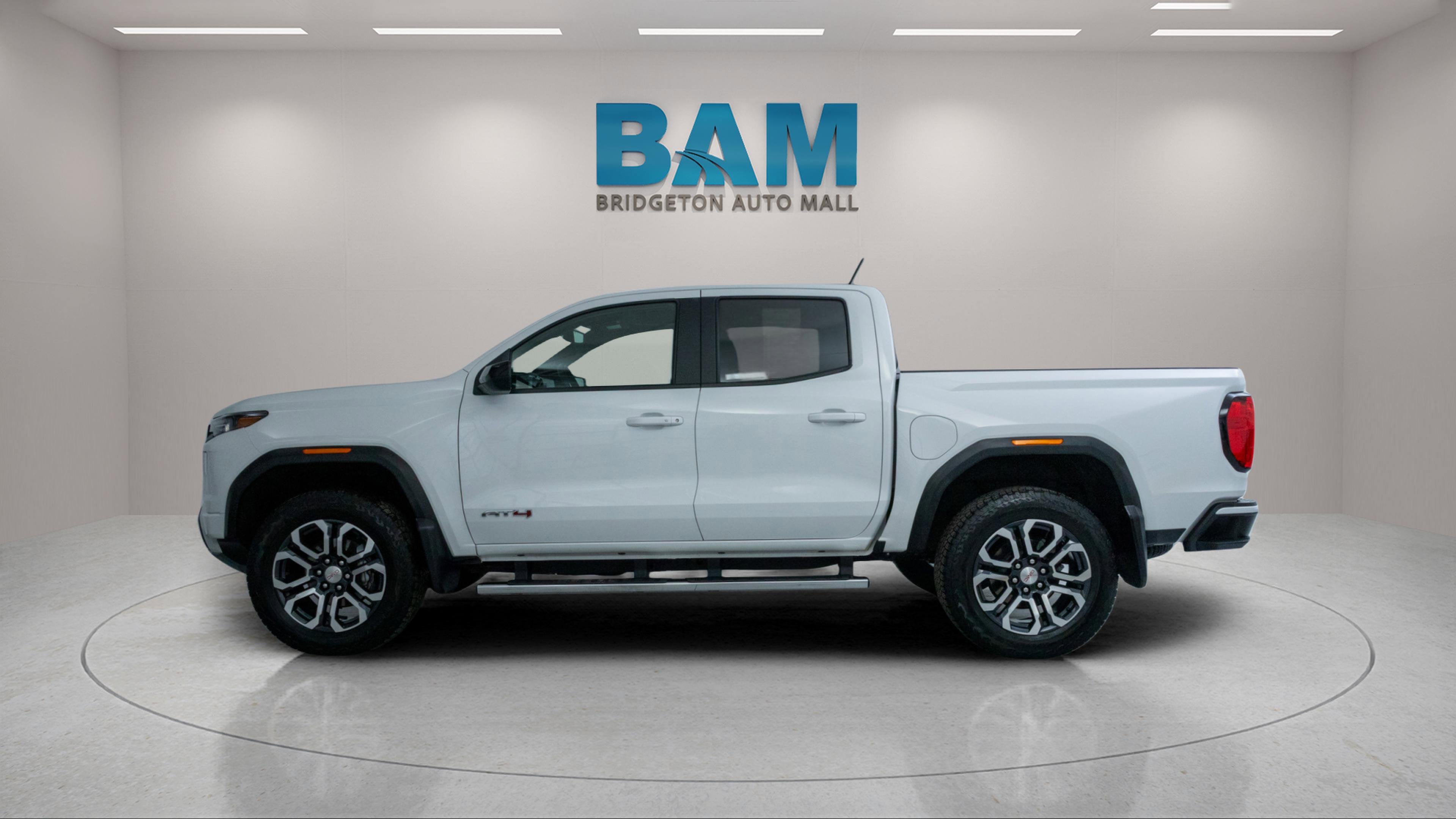 2023 GMC Canyon 4WD Crew Cab Short Box AT4