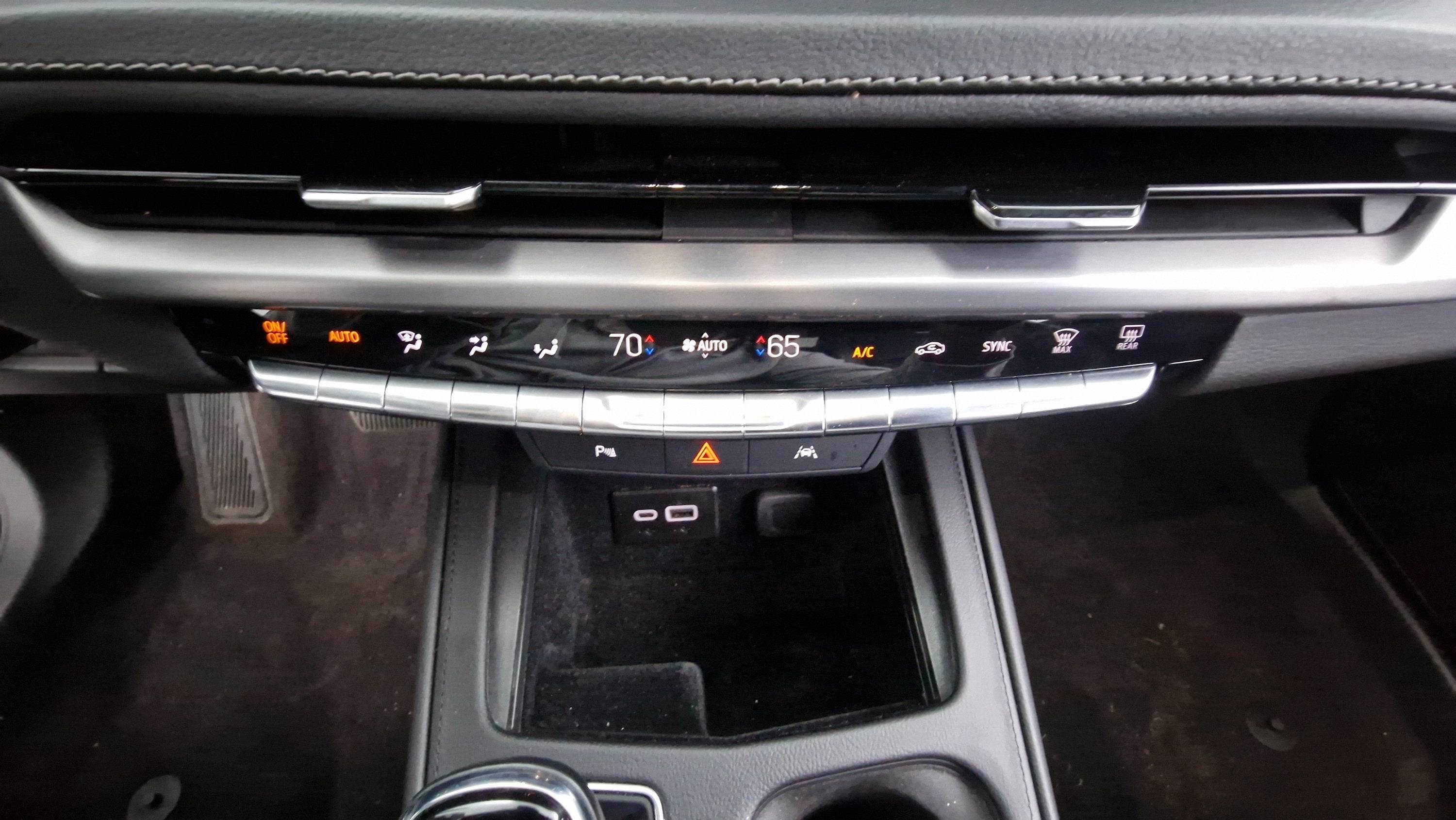 2024 Cadillac XT4 FWD Premium Luxury