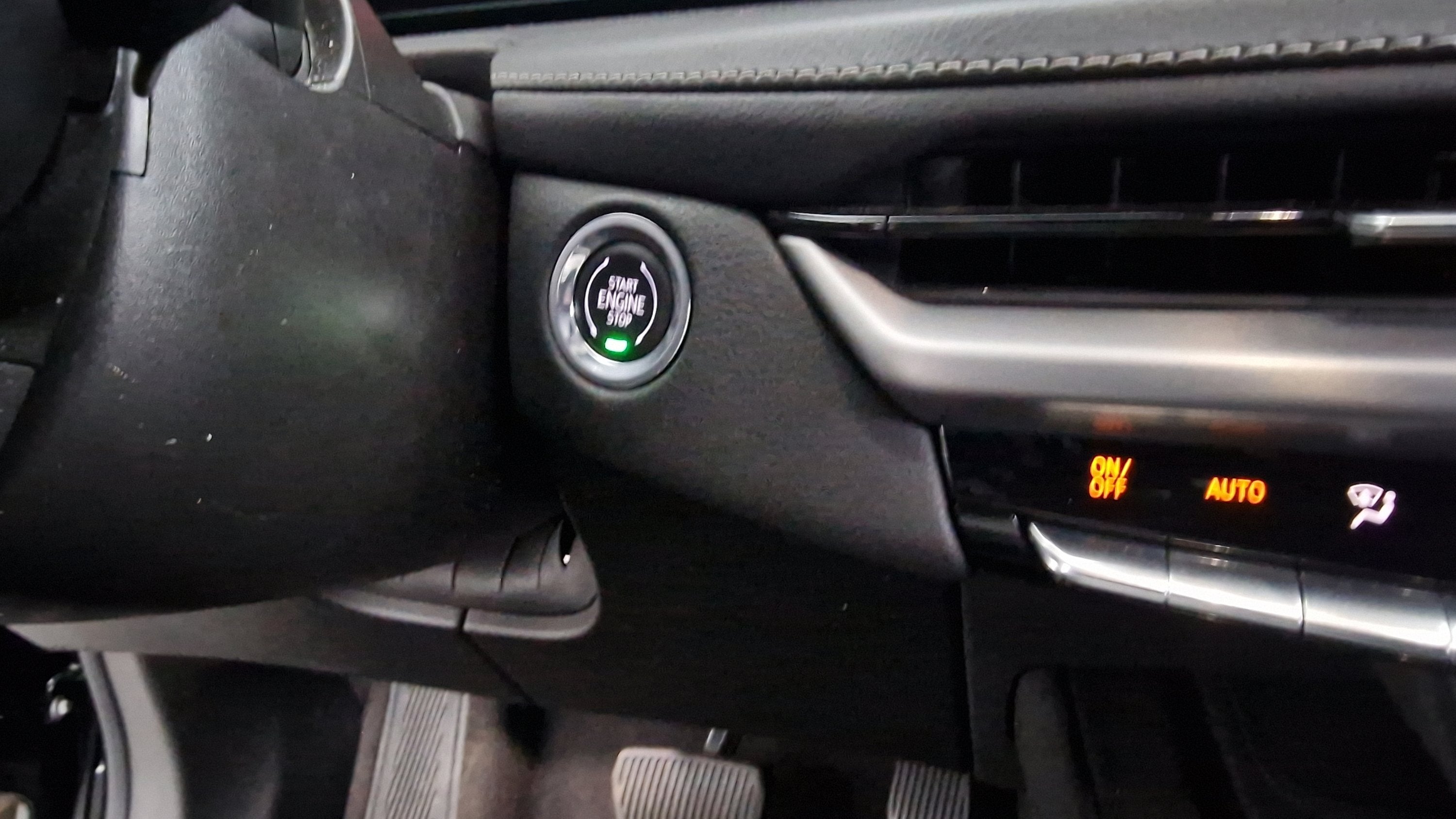 2024 Cadillac XT4 FWD Premium Luxury