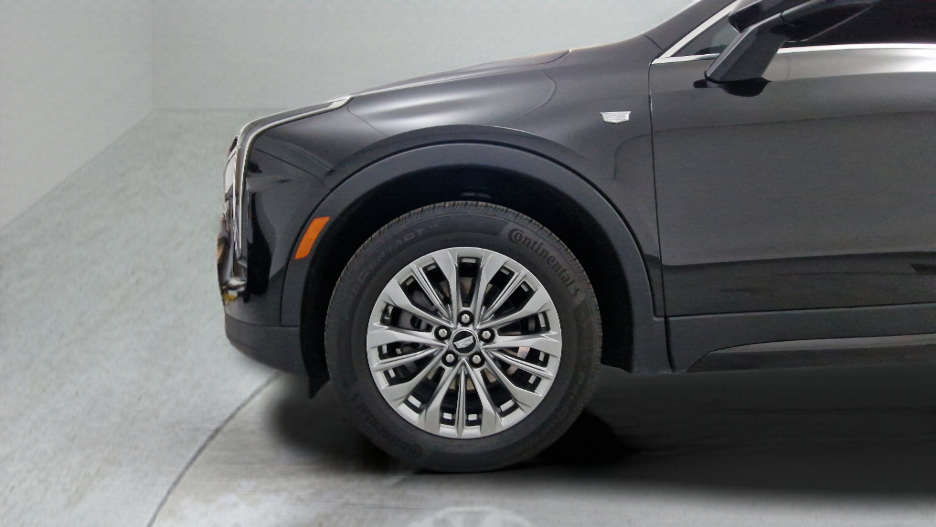 2024 Cadillac XT4 FWD Premium Luxury