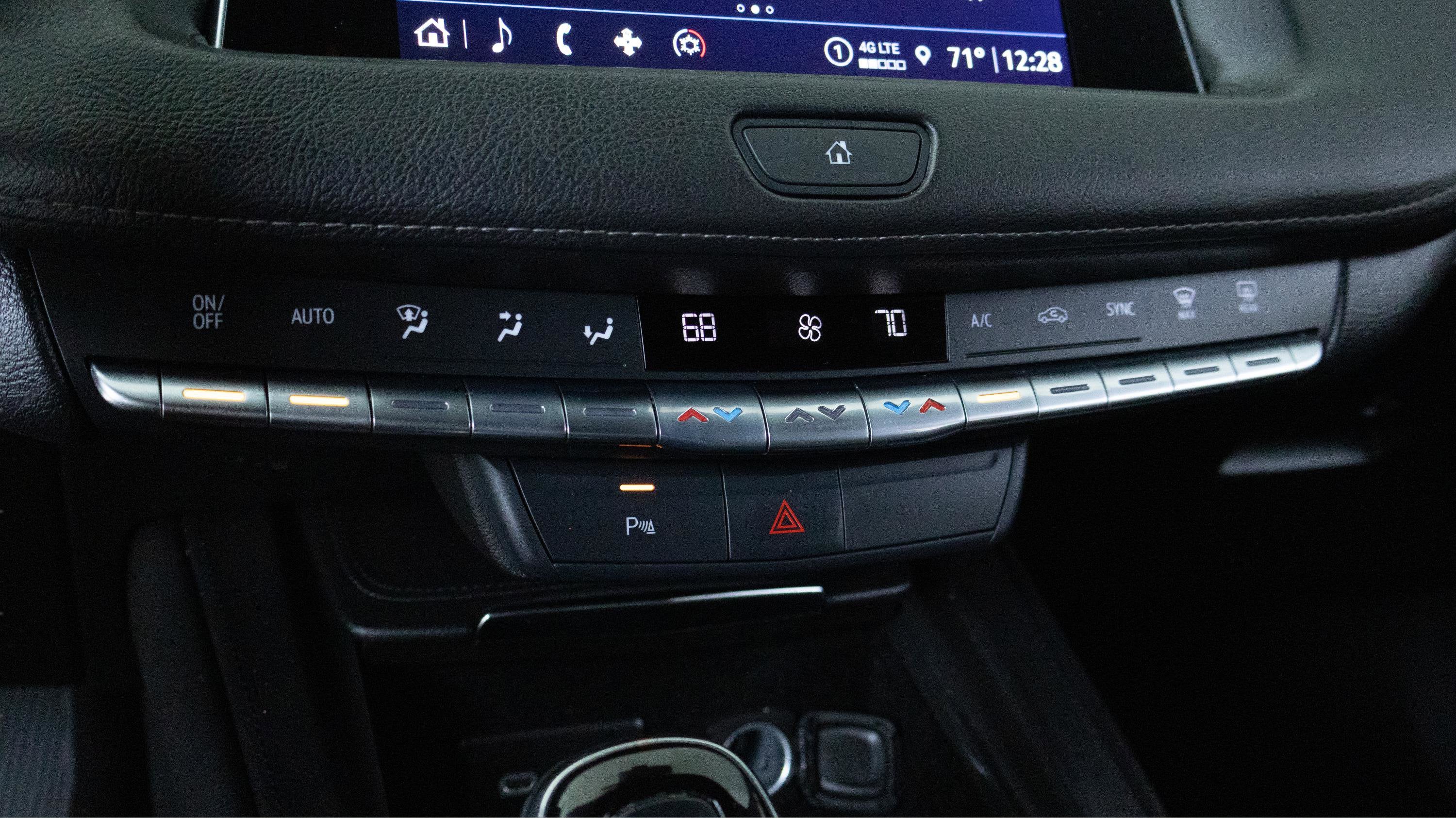 2022 Cadillac XT4 AWD Premium Luxury