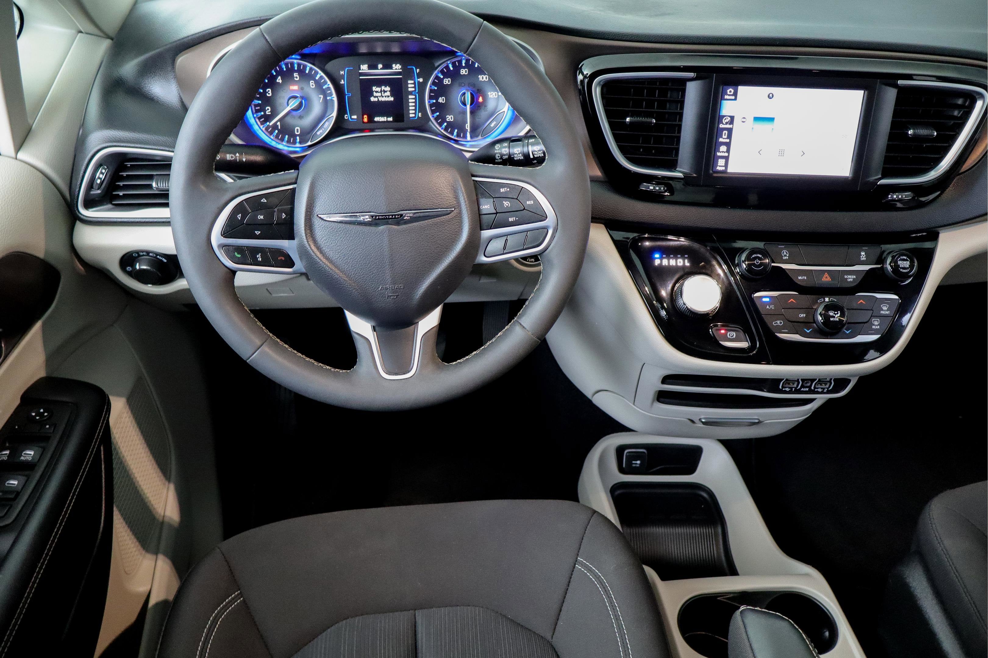 2023 Chrysler Voyager LX