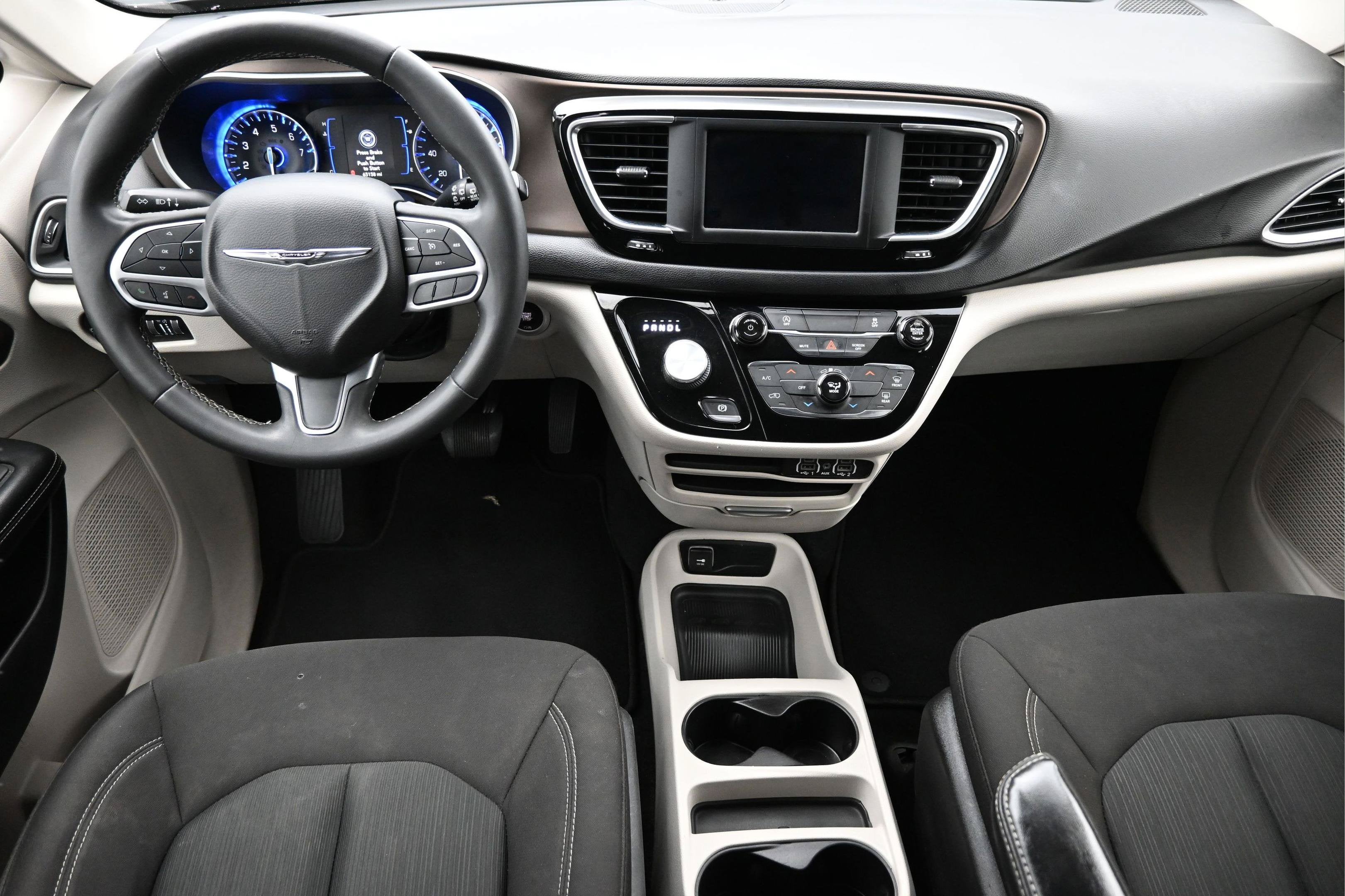 2022 Chrysler Voyager LX