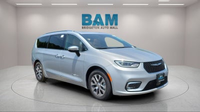 2023 Chrysler Pacifica Hybrid Pinnacle