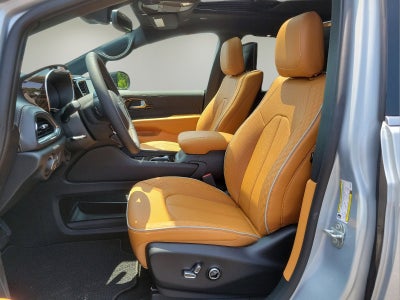 2023 Chrysler Pacifica Hybrid Pinnacle