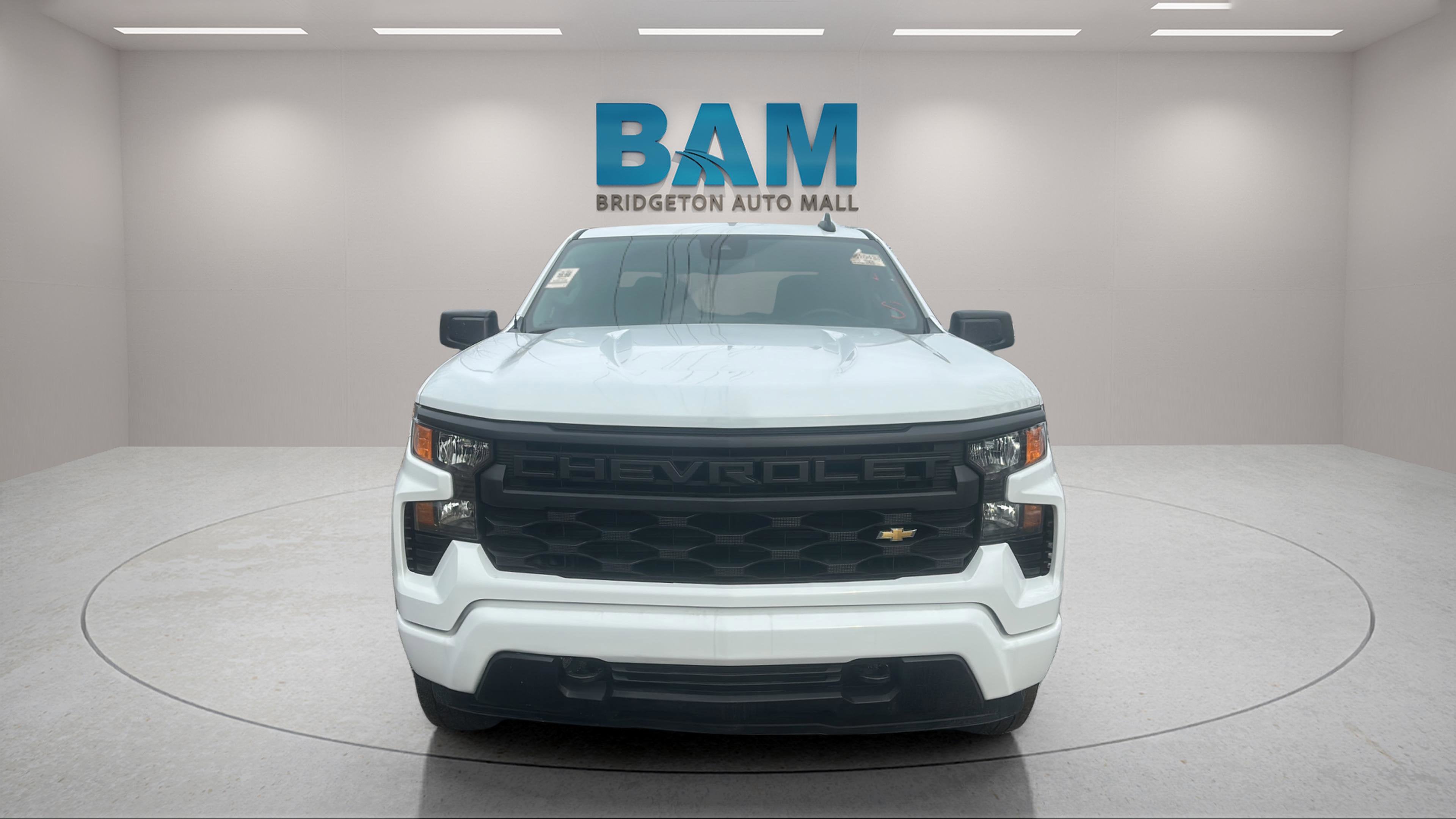 2022 Chevrolet Silverado 1500 4WD Crew Cab Short Bed Custom