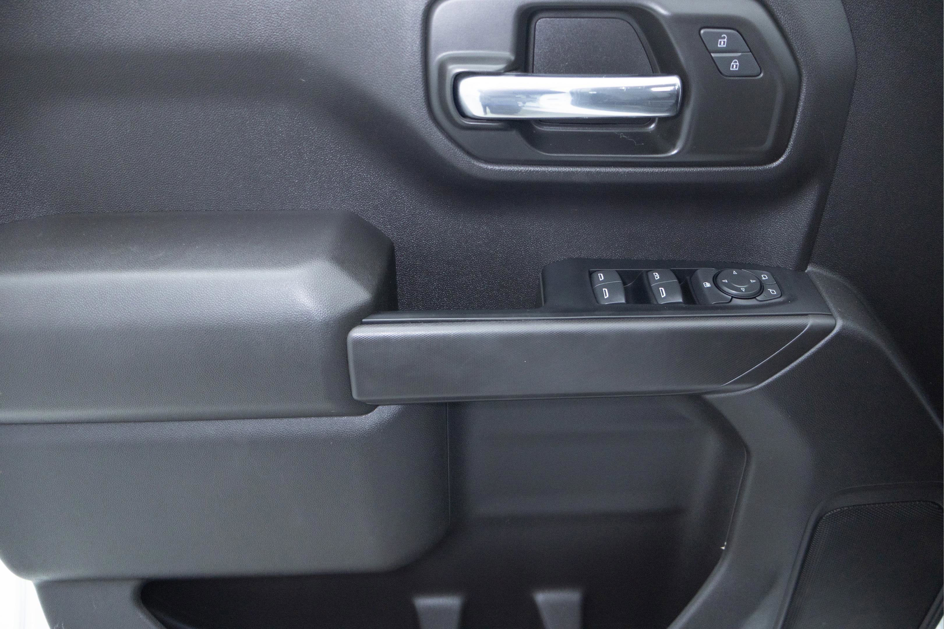 2022 Chevrolet Silverado 1500 4WD Crew Cab Short Bed Custom